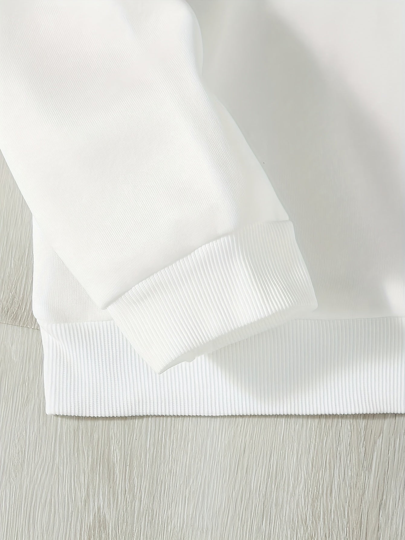 Sudadera con corazón bordado para mujer hecha de tela de punto 100% poliéster