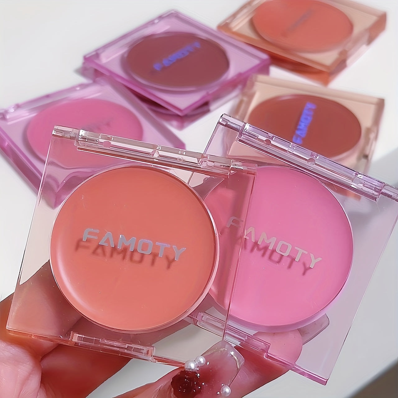 Rubor natural de larga duración en crema para mujeres Monochrome Brightening Rouge