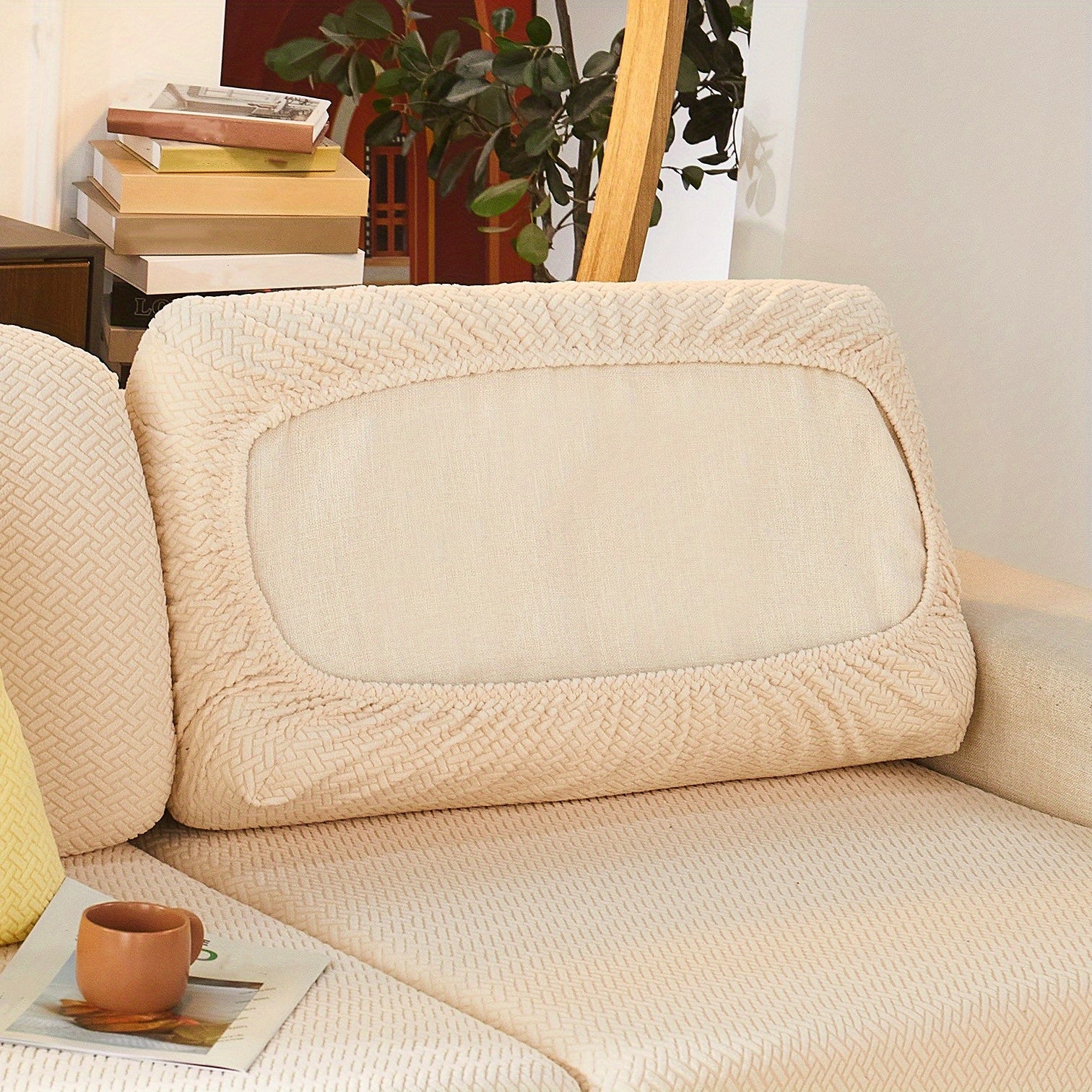 Современный серый чехол для подушки дивана с эластичной посадкой и мягкой текстурированной тканью. Машинная стирка для повышения комфорта в гостиной.