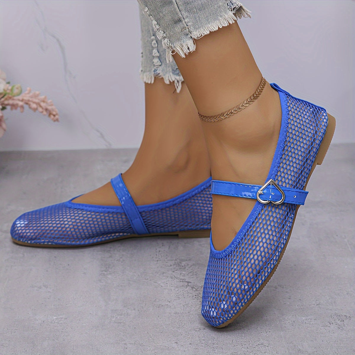 Women's Mesh Flats Lightweight Slip-On Casual Shoes in Solid Colors