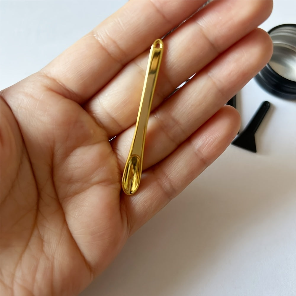 Tegirmon tozalash uchun to'plam - Ushbu to'plam 5 ta qirqish asbobi, 5 ta cho'tka, 1 ta metall qoshiq va ziravorlar tegirmoni uchun 1 ta metall saqlash bankasini o'z ichiga oladi.