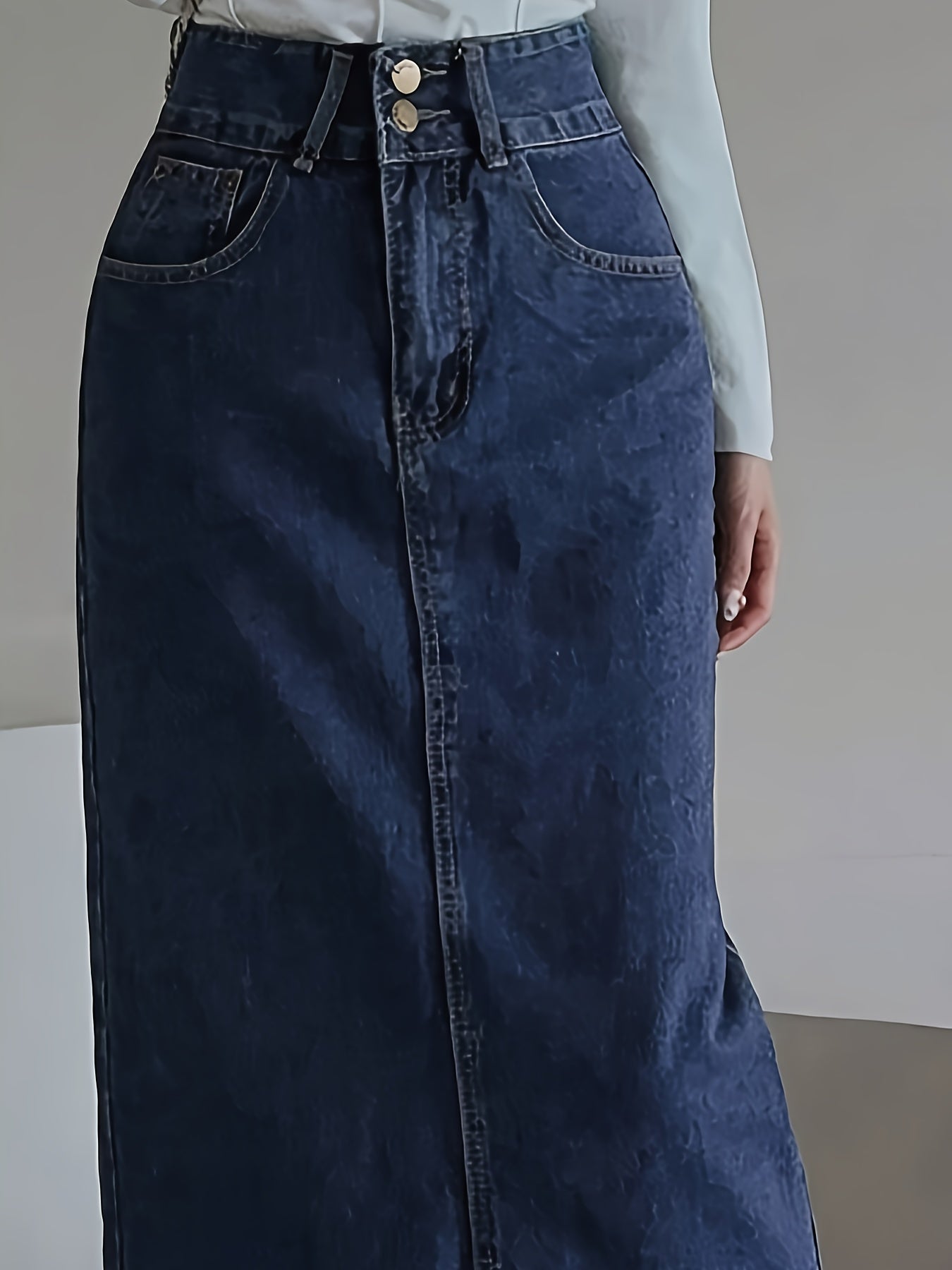 Women's Dark Wash Maxi Denim Skirt with Retro Style and Split Back Hem