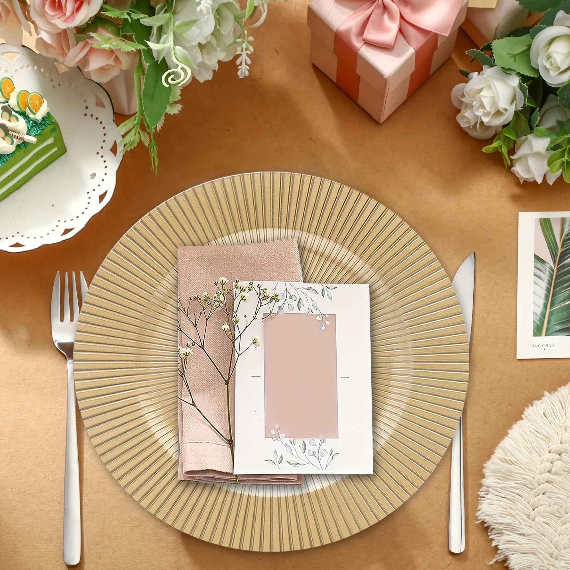 Paquete de 40 platos de plástico para cargadores de 13 pulgadas, diseño redondo decorativo en oro con motivo de arrecife, ideal para bodas y fiestas