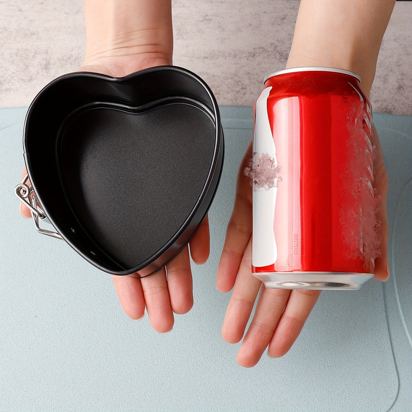 Форма для выпечки в виде сердца на День Святого Валентина - антипригарная чугунная форма для романтических десертов. Идеально подходит для особых случаев. Функция надежного зажима для легкого извлечения. Необходимый предмет на кухне.