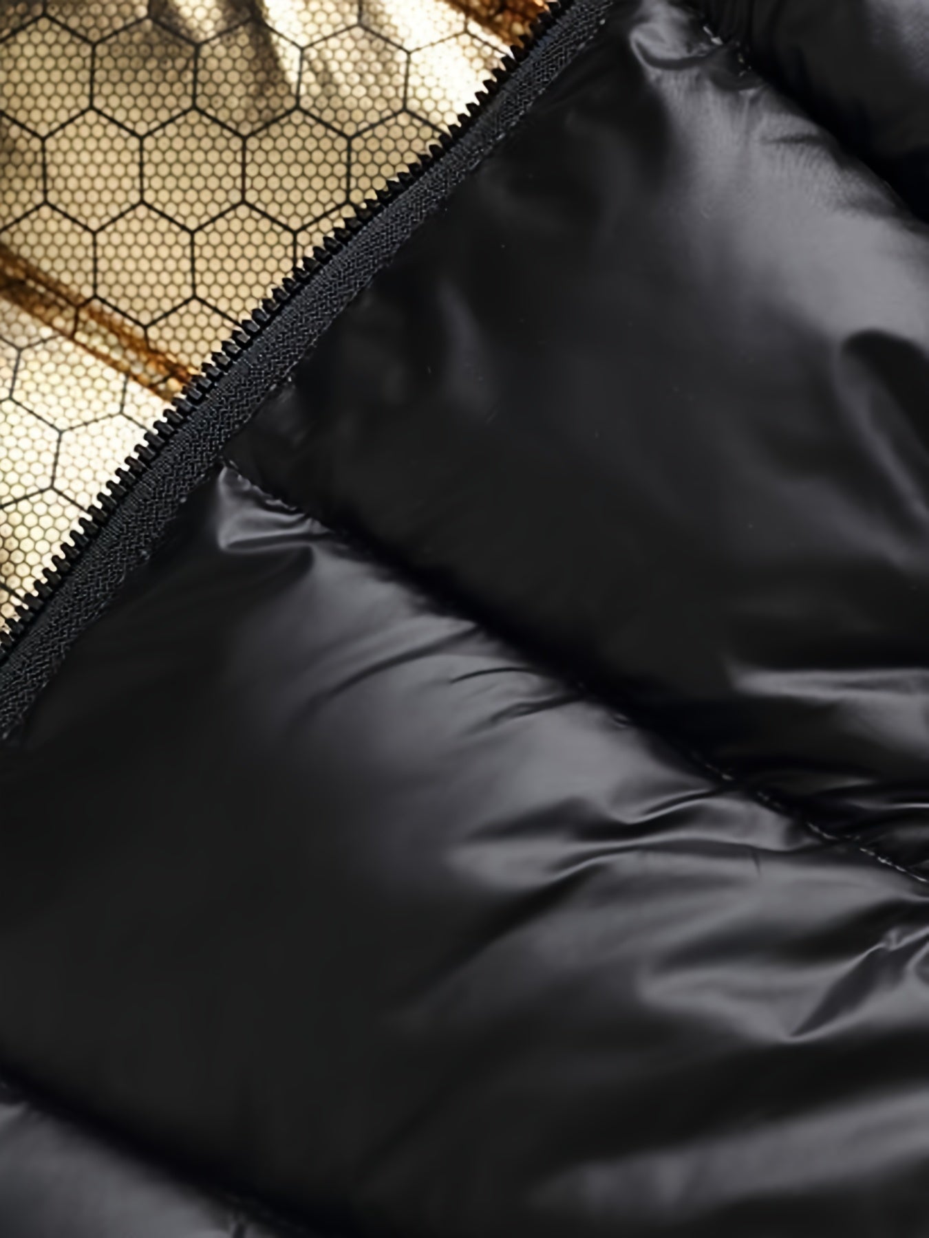 Детский жилет без рукавов с капюшоном для осенне-зимних прогулок и активного отдыха