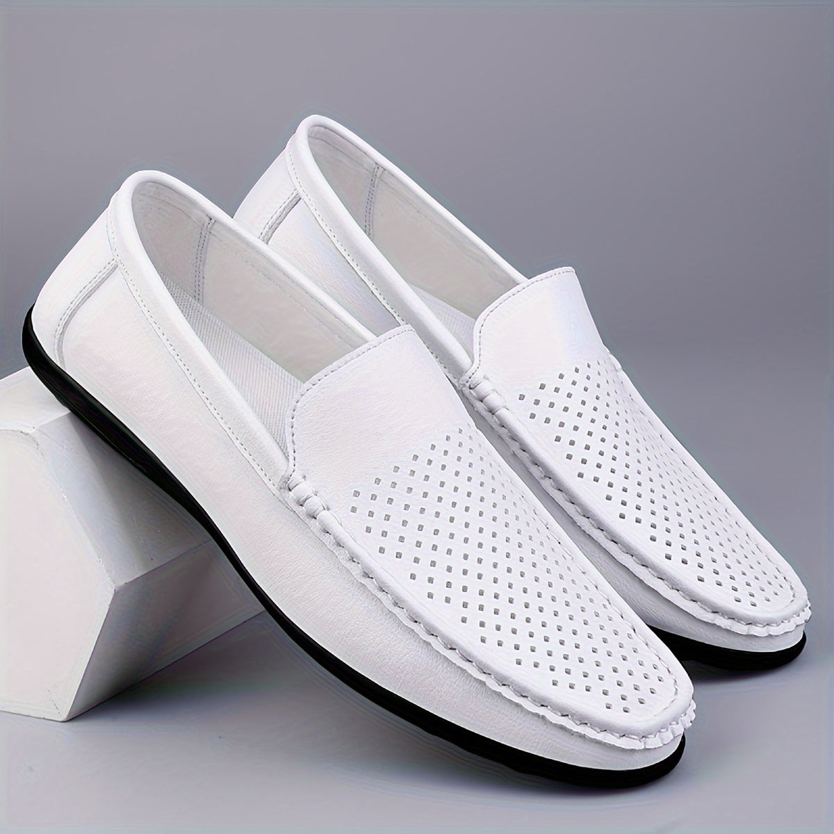 Yangi Bahor/Yoz qo'l mehnati bilan tayyorlangan oq slip-on loafers erkaklar uchun zamonaviy dizayn va qulaylik uchun nafas oladigan teshiklar bilan.