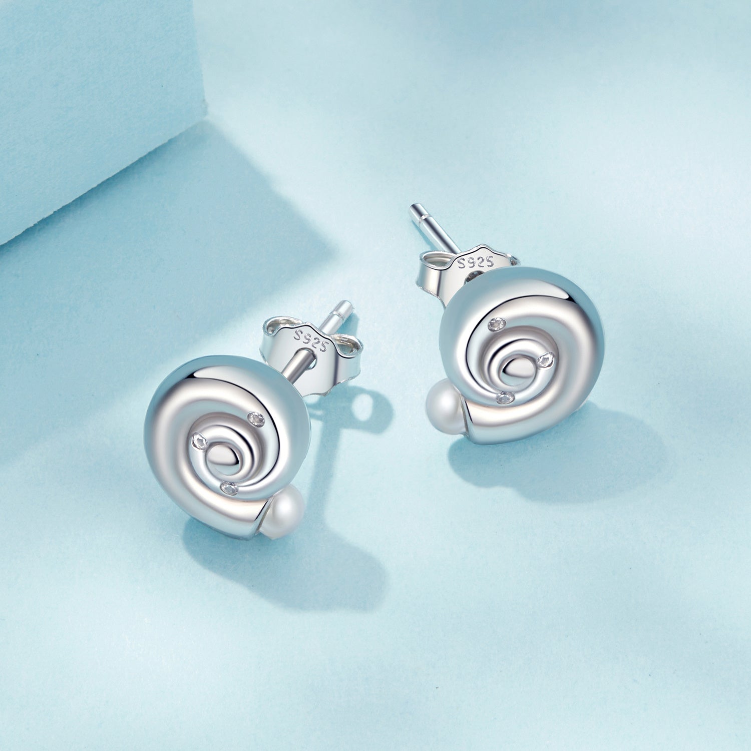 Women’s Seashell Stud Earrings Hypoallergenic 925 Silver Faux Pearl Inlay