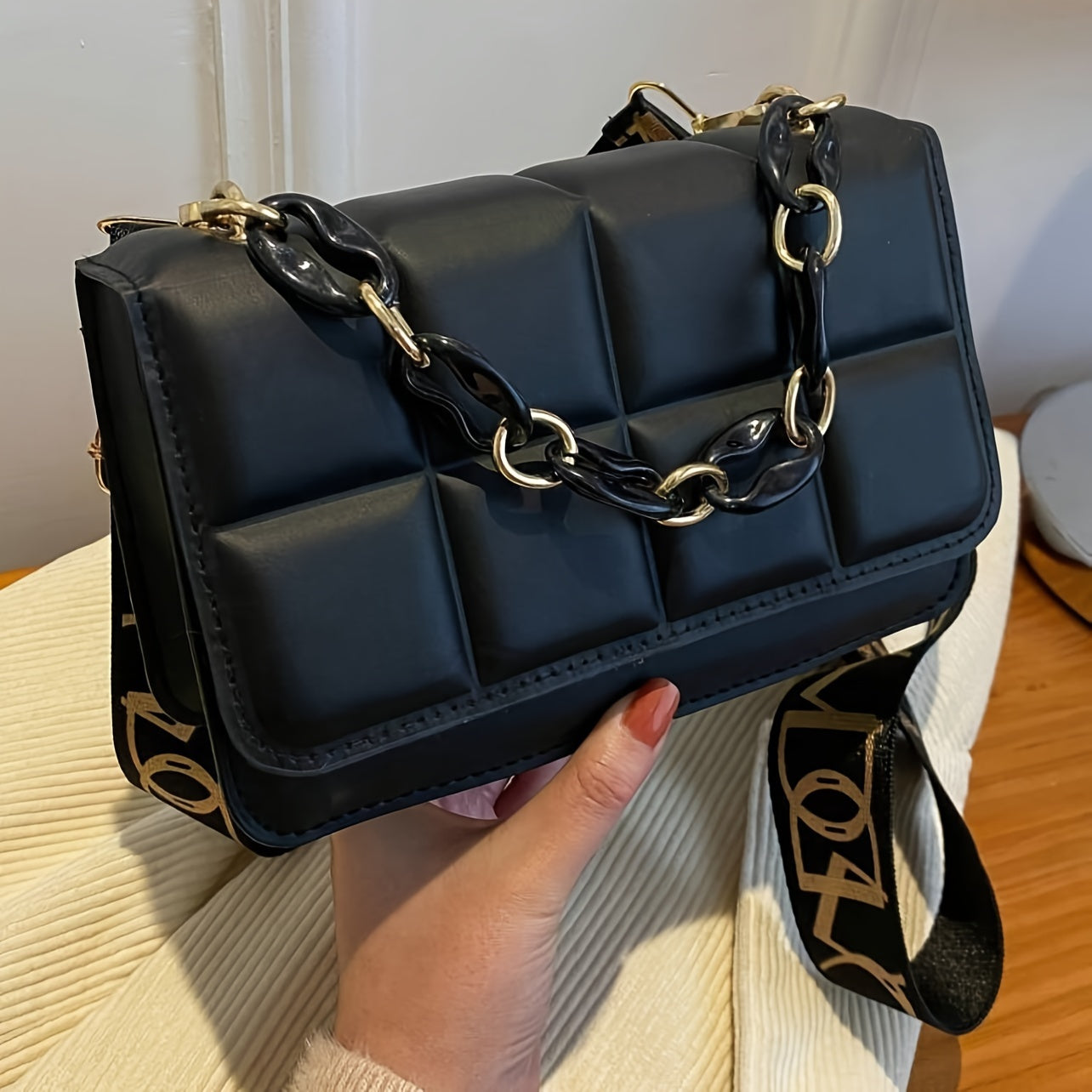 Soʻnggi sozlanadigan kamar bilan qora sintetik charm mini plaid crossbody sumkasi