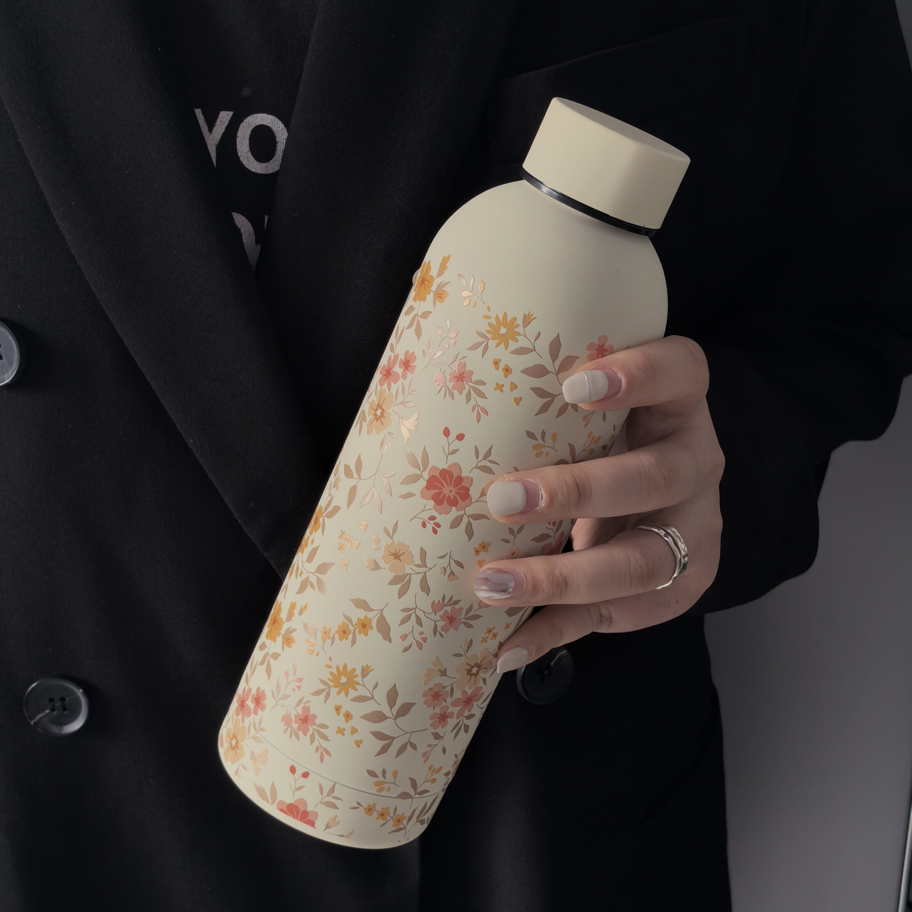 Noxud qotishdan yasalgan suv shishasi, 500ml, gullar dizayni, issiq va sovuq ichimliklar uchun izolyatsiyalangan, sayohat/sport/zahiralar uchun ideal, faqat qo'l bilan yuvish, ajoyib sovg'a tanlovi.