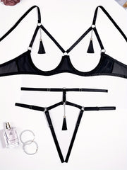 Yengil yelka tasmalari, bo'sh dizayn, to'quv bezak va ochiq qorin ichki kiyim bilan sexy ichki kiyim to'plami. Jozibali ko'rinish uchun mukammal.