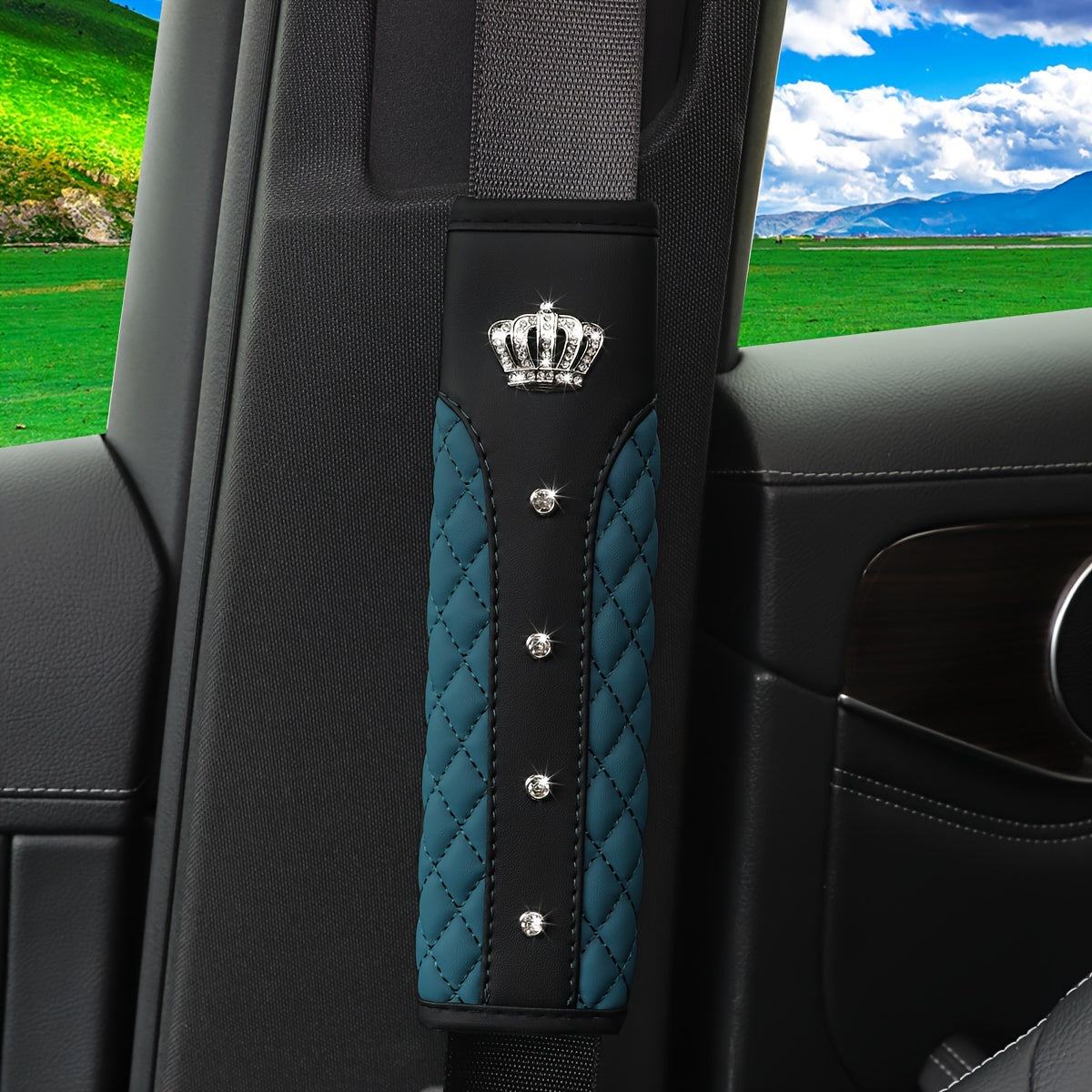 Avtomobil o'rindiq kamarining yelka yostiqchalari Qizil Qora Qilinchli PU charm Rhinestone taxtasi