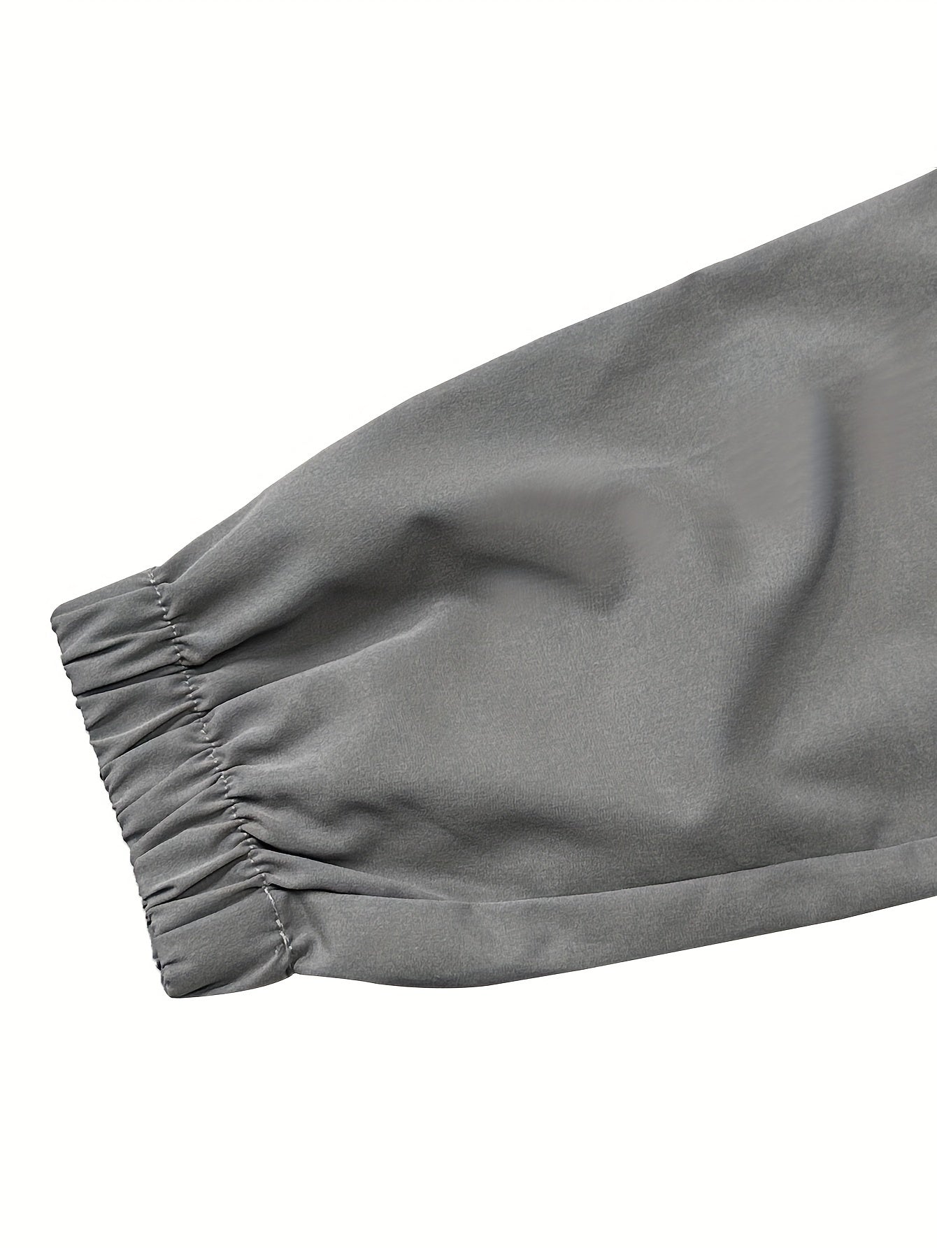 Yozgi ochiq havoda faoliyatlar uchun mukammal, yon cho'ntaklari bilan bir xil rangdagi erkaklar uchun qulay polyester yuk shimlar.