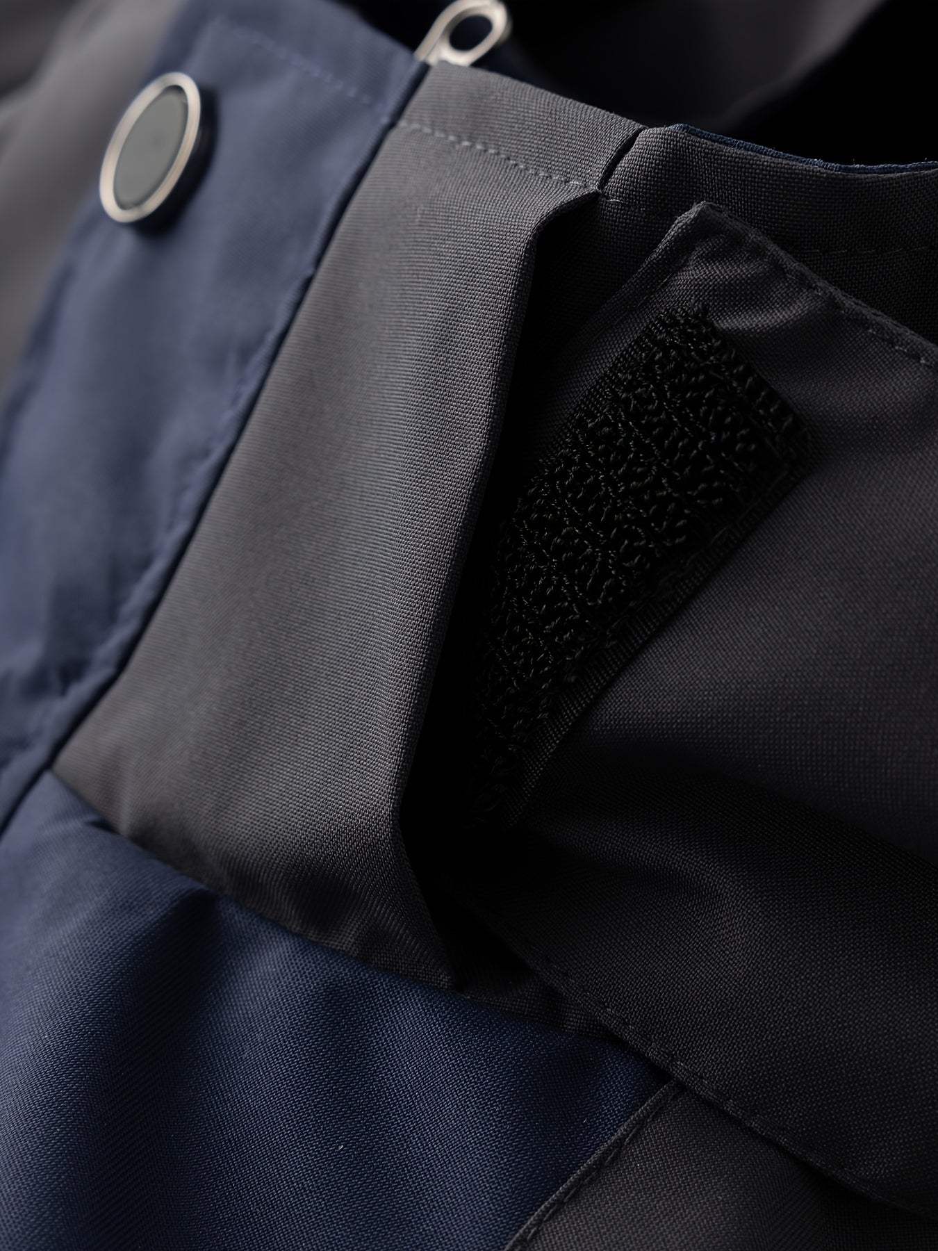 Men's Windproof Hooded Softshell Jacket for Hiking Camping with Multiple Pockets