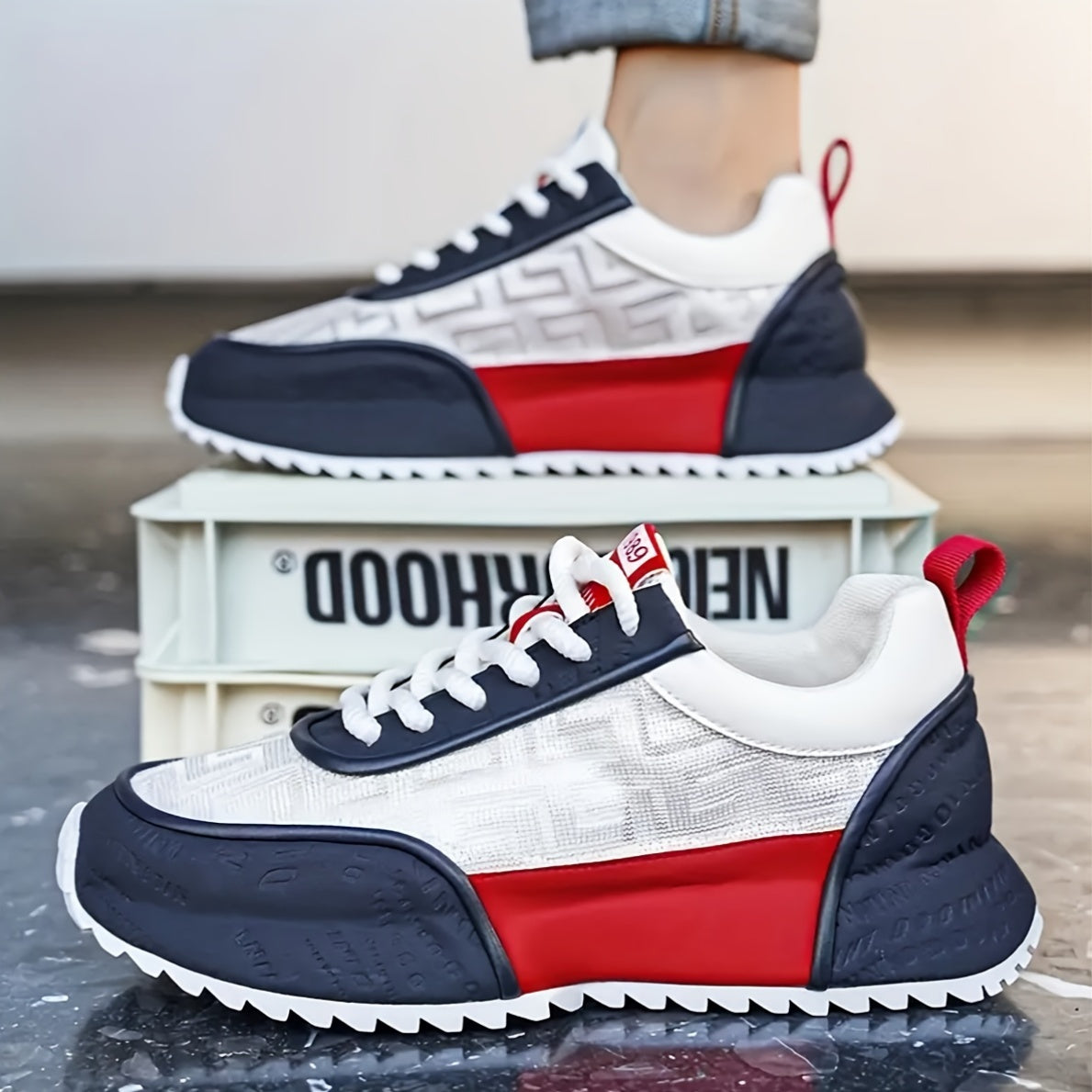 Men's Casual Breathable Non-Slip Fabric Sneakers with Lace-Up Closure