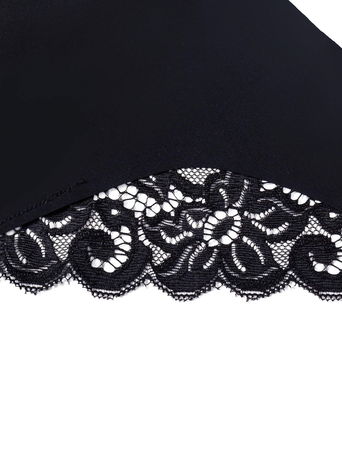 Women's Black Lace Seamless Low-Rise Panties with Scalloped Trim