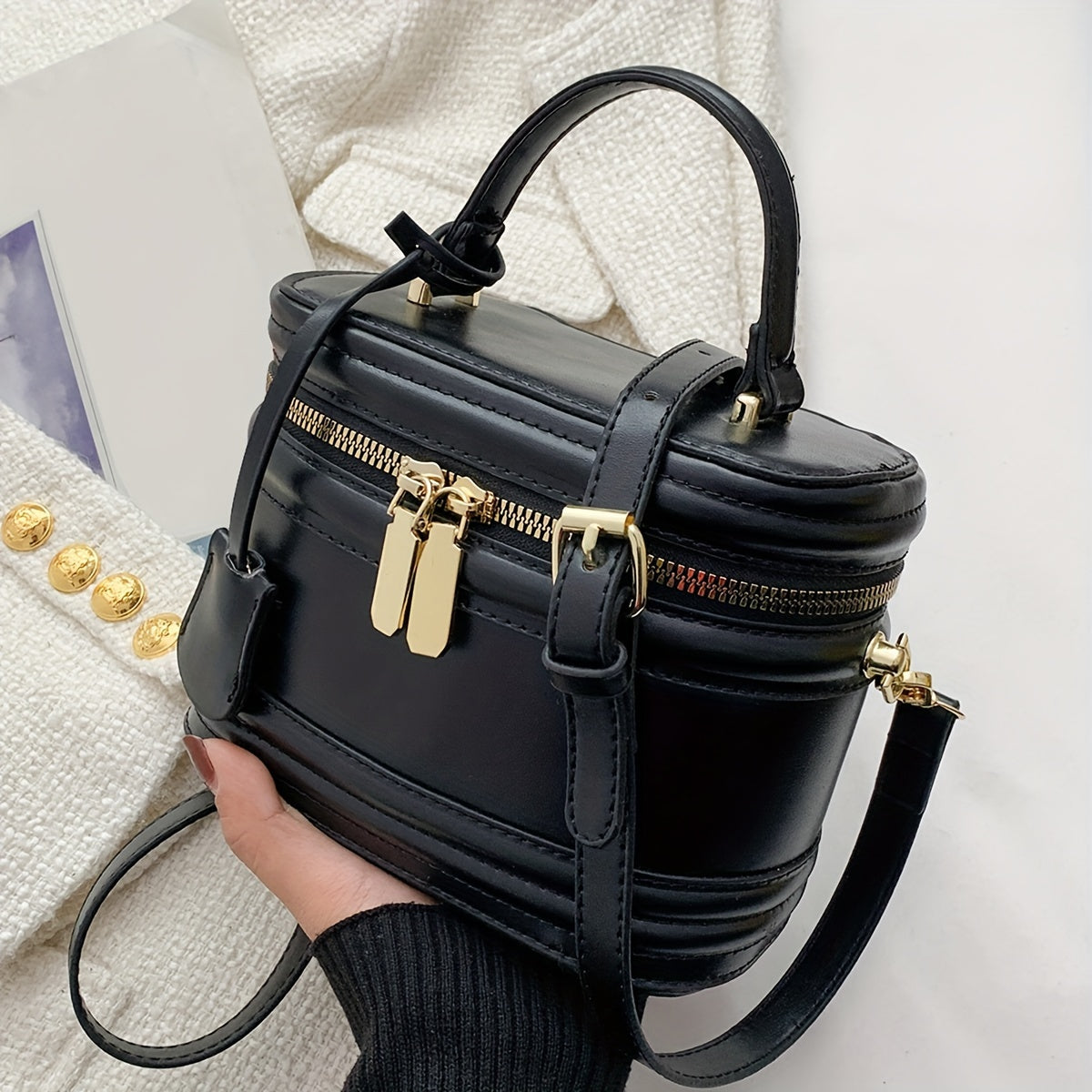 Elegant PU Messenger Bag with Adjustable Strap Zipper Closure for Office and Daily Use