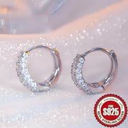 S925 sterling kumushdan yasalgan, sintetik zirkoniya bilan bezatilgan, ijodiy geometrik dizayndagi bir juft taqinchoq, har kuni kiyish yoki ziyofatlar uchun mukammal.