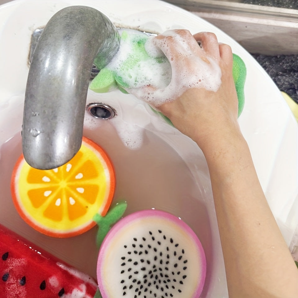 4 ta meva shaklidagi tozalash gubkalari poliuretan materialidan tayyorlangan. Ushbu ko'p maqsadli tozalash padlari oshxonada, hammomda, idishlarda, avtomobil yuvishda va supermarketda foydalanish uchun mukammaldir. To'plamda nok, apelsin, ajdar meva va