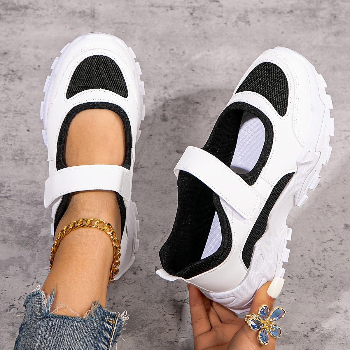 Women's Breathable Mesh Casual Sneakers Non-Slip Thick Sole Black White