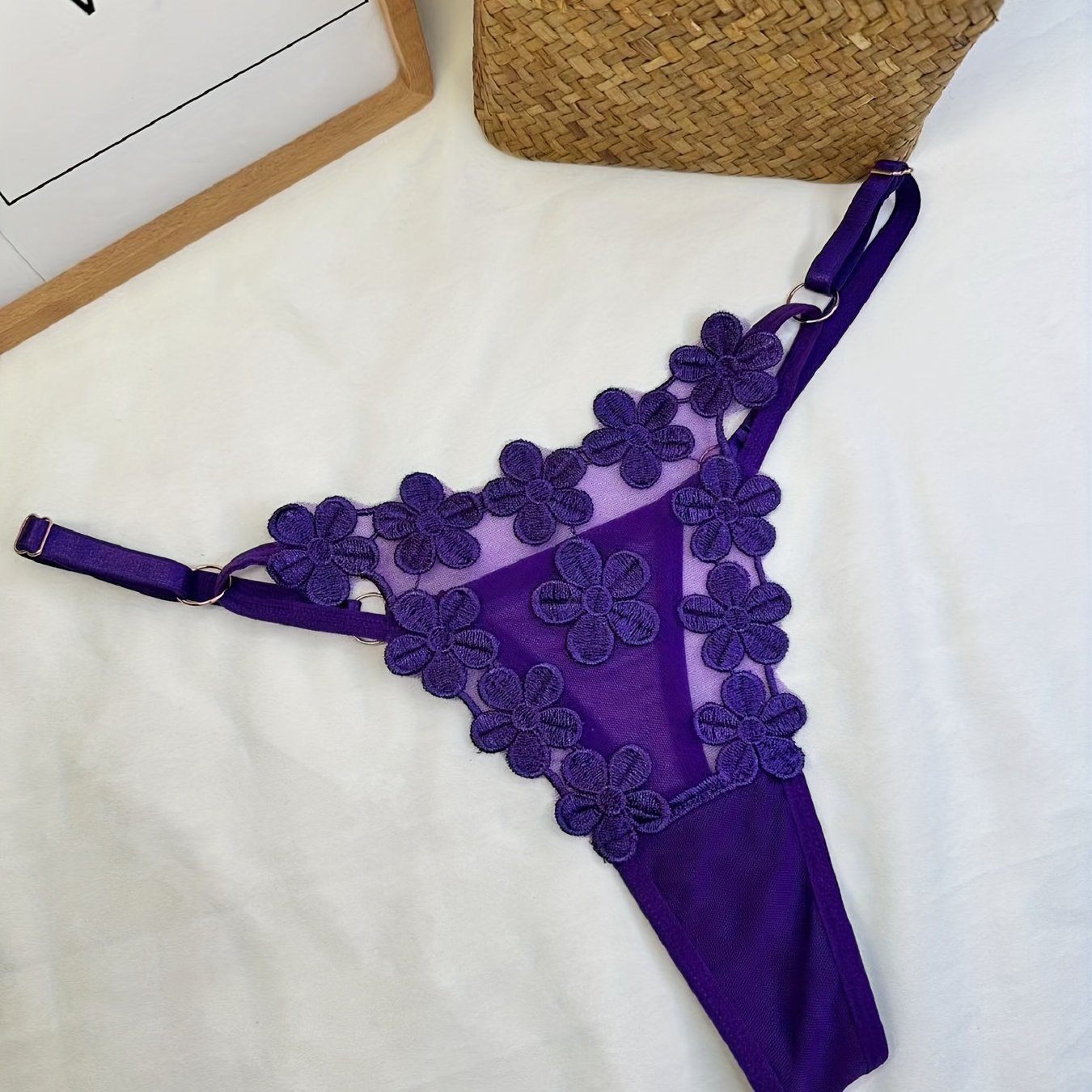 Gul naqshli shaffof tanga, ayollar uchun jozibali ichki kiyim.