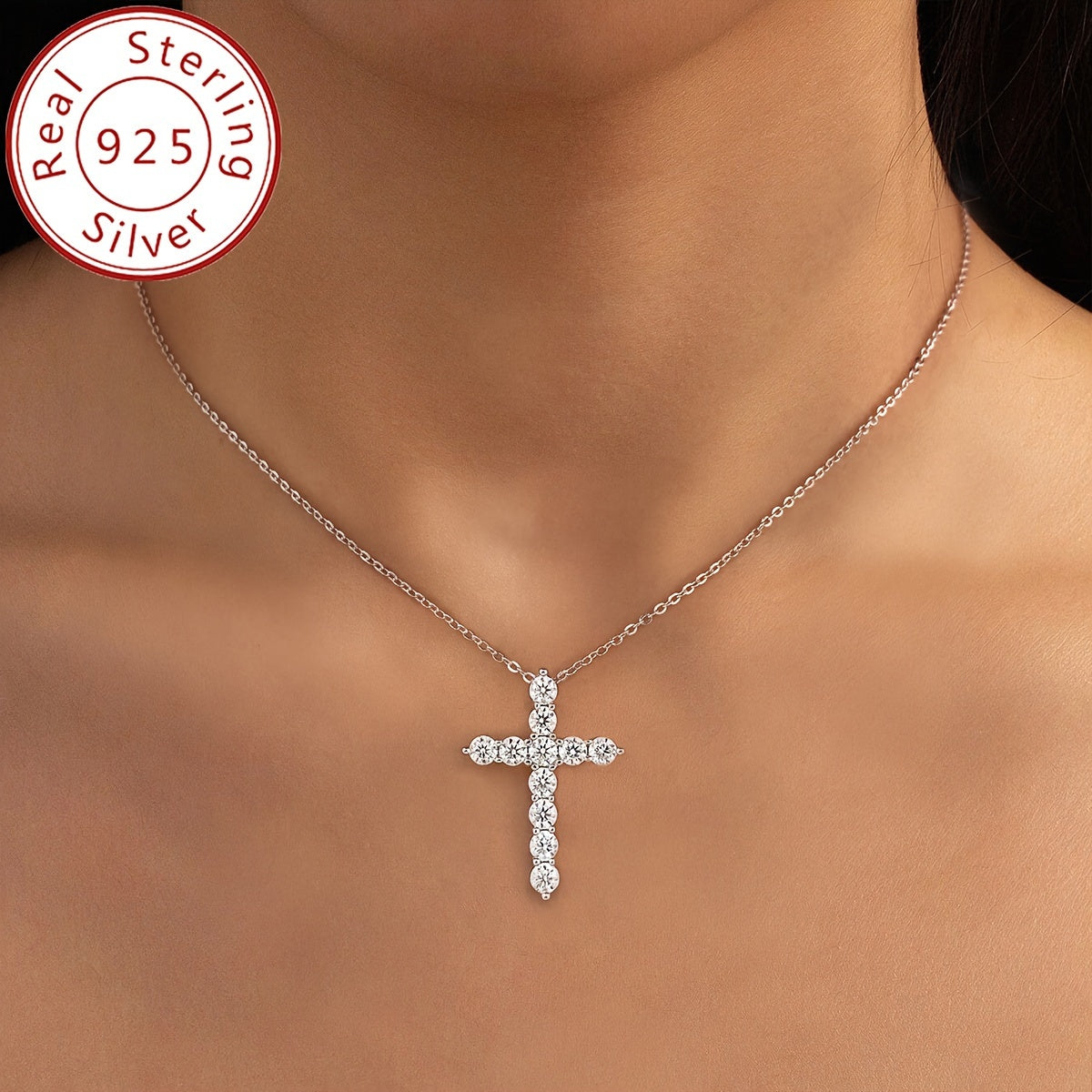 Collar con cruz de plata de ley con piedras de moissanita para bodas