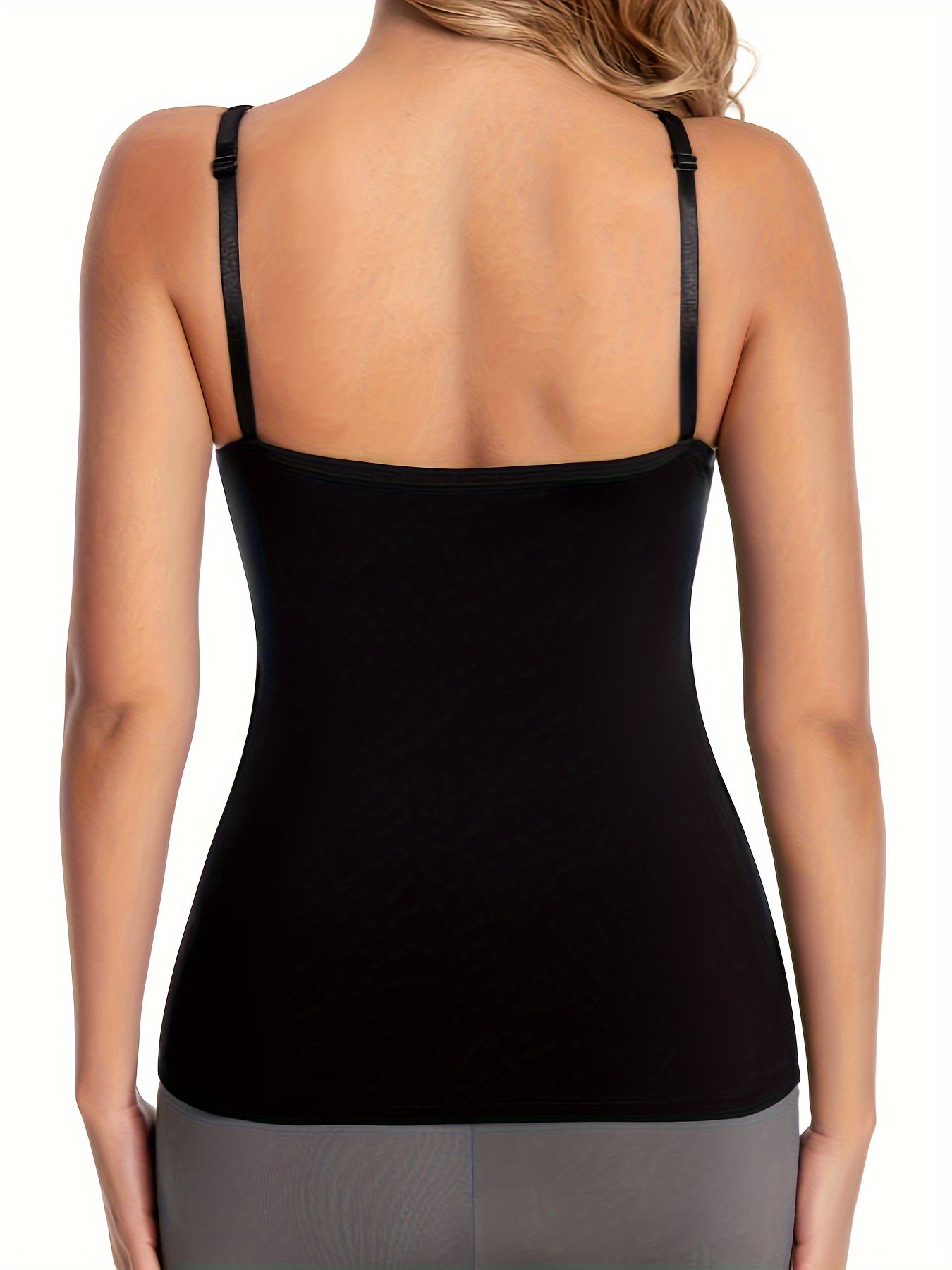 Эластичная черная майка с встроенным бюстгальтером для комфортной домашней носки.