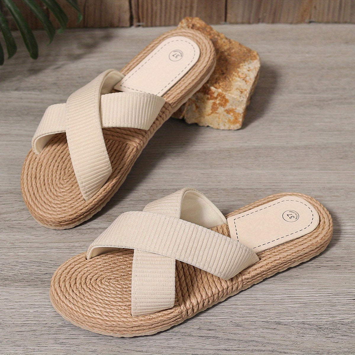 Ayollar uchun bej rangli slayd sandalki, o'zaro bog'langan yengil ochiq barmoqli yozgi plyaj poyafzali