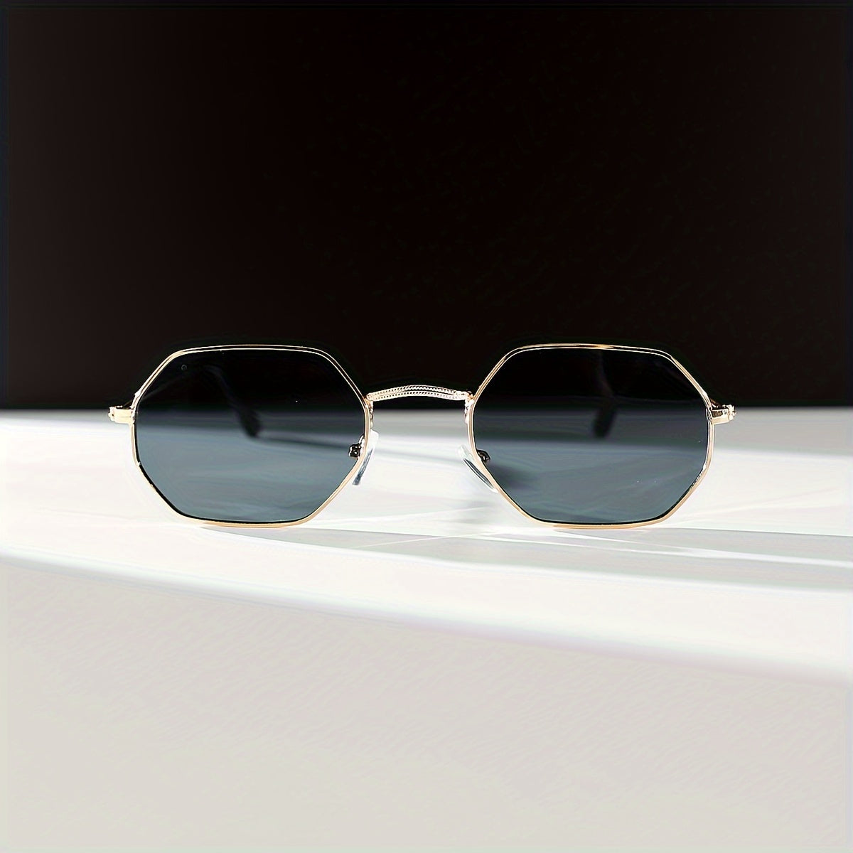 Oval Metal Frame Decorative Glasses with PC Lenses for Hiking and Fashion