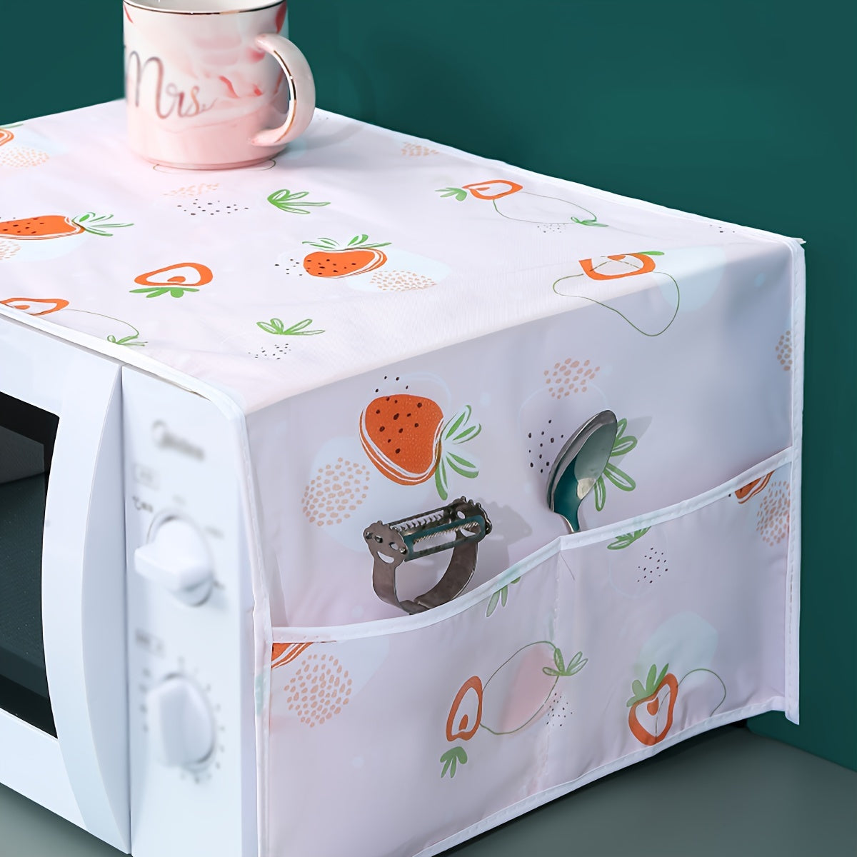 "Qizilchali va Yurak naqshli PVC mikroto'lqinli pechka chang qopqog'i - Suv o'tkazmaydigan va yog' o'tkazmaydigan, pushti va oq rangda, cho'ntak detali bilan, uy jihozlari himoyachisi"