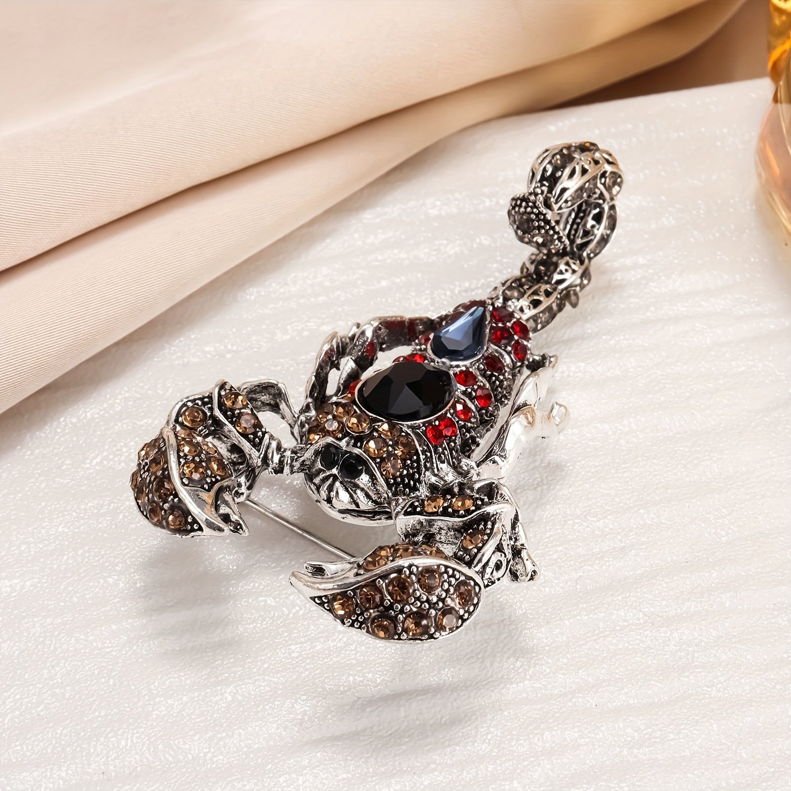 Men's Animal Brooch Rhinestones Zinc Alloy Trendy Multi-Purpose Accessory