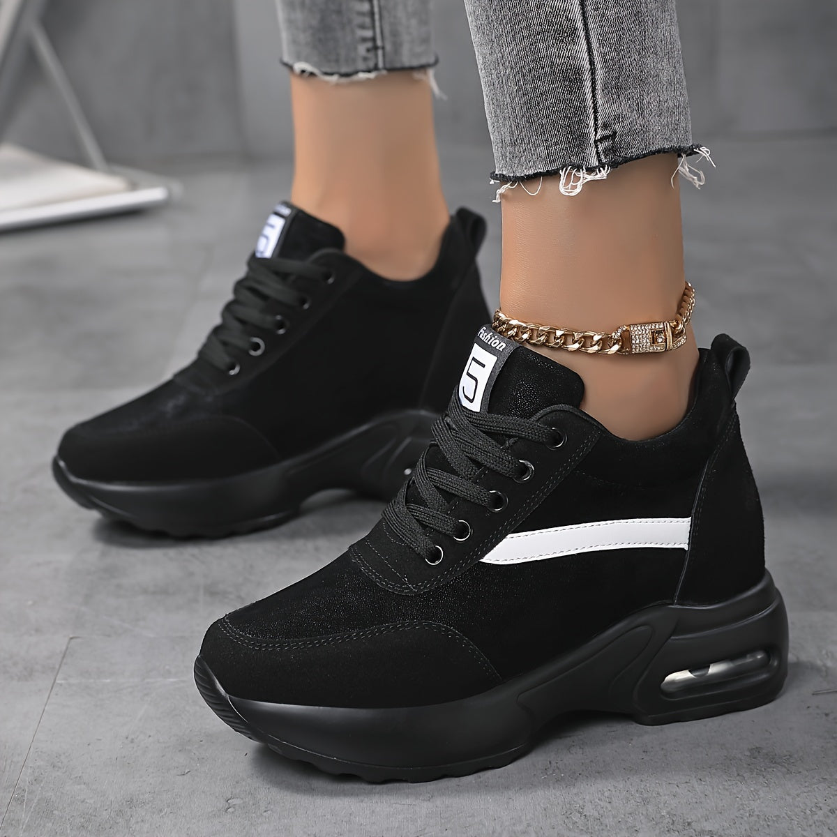 Women's Casual Sneakers with Air Cushion Low-Top Lace-Up PU Upper