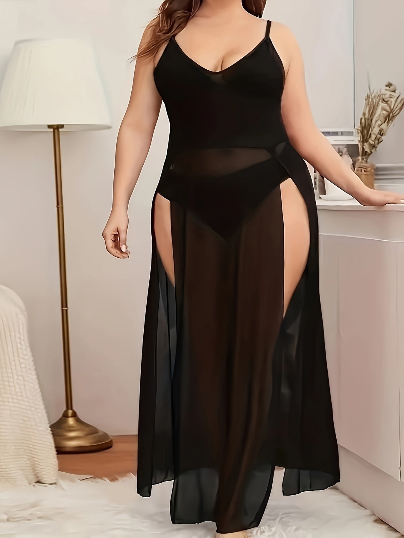 Ayollar uchun katta tarmoq kiyiwi bilan bo'lak va ko'zbo'yan uzun jozibali kiyiw