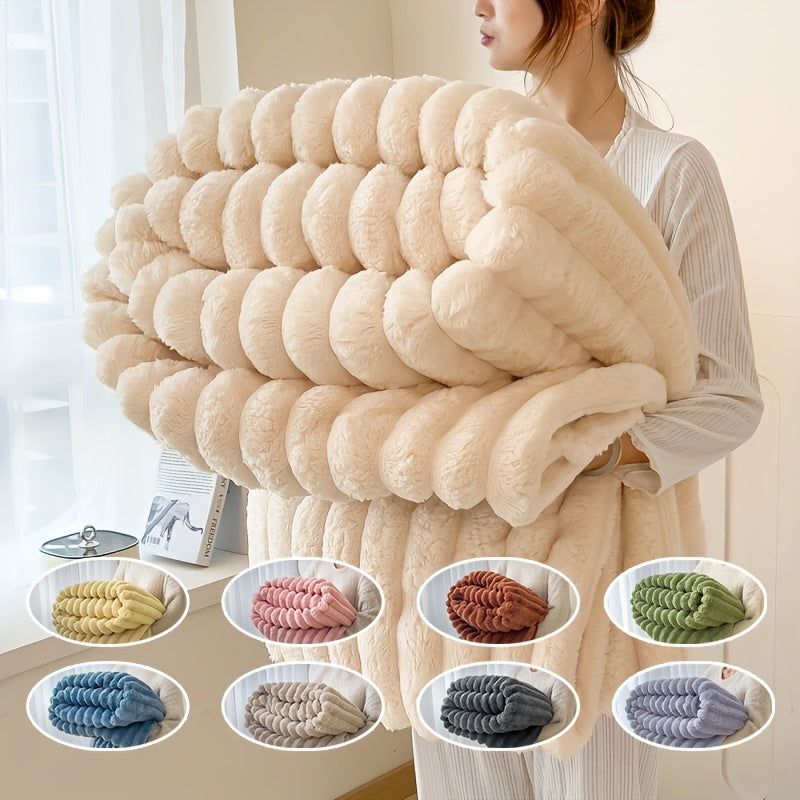 Двойной плед-диван нейтральный бежевый плюш с полосками уютный домашний декор