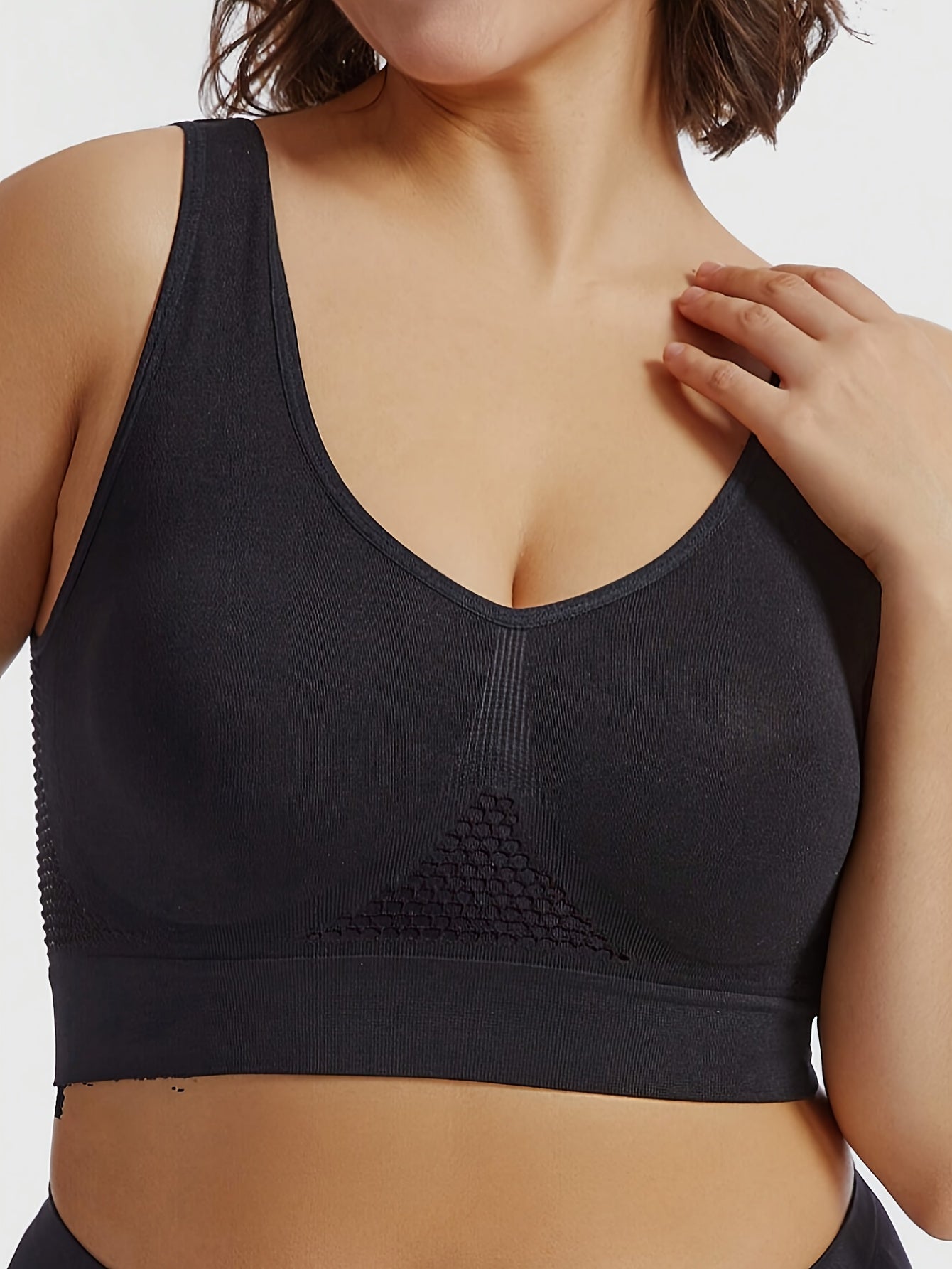 Women’s Plus Size Seamless Sports Bras 6-Pack V-Neck Removable Pads