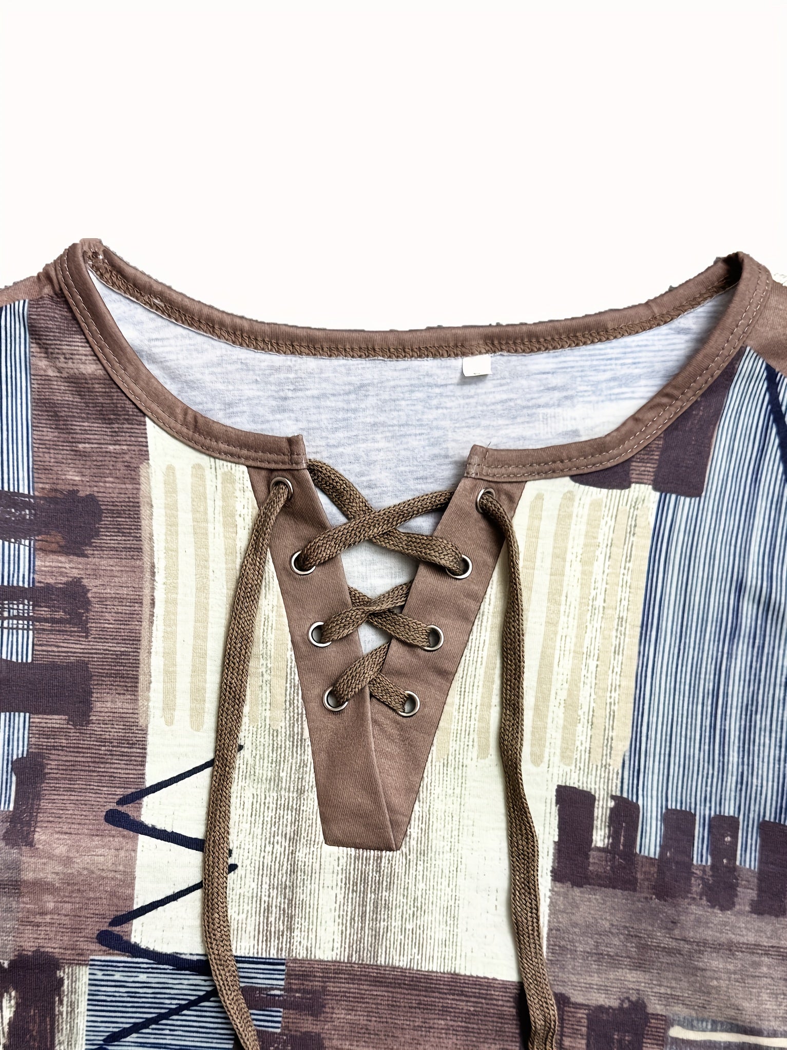 Women's Casual Geometric Print T-Shirt with V-Neck and Lace-Up Detail