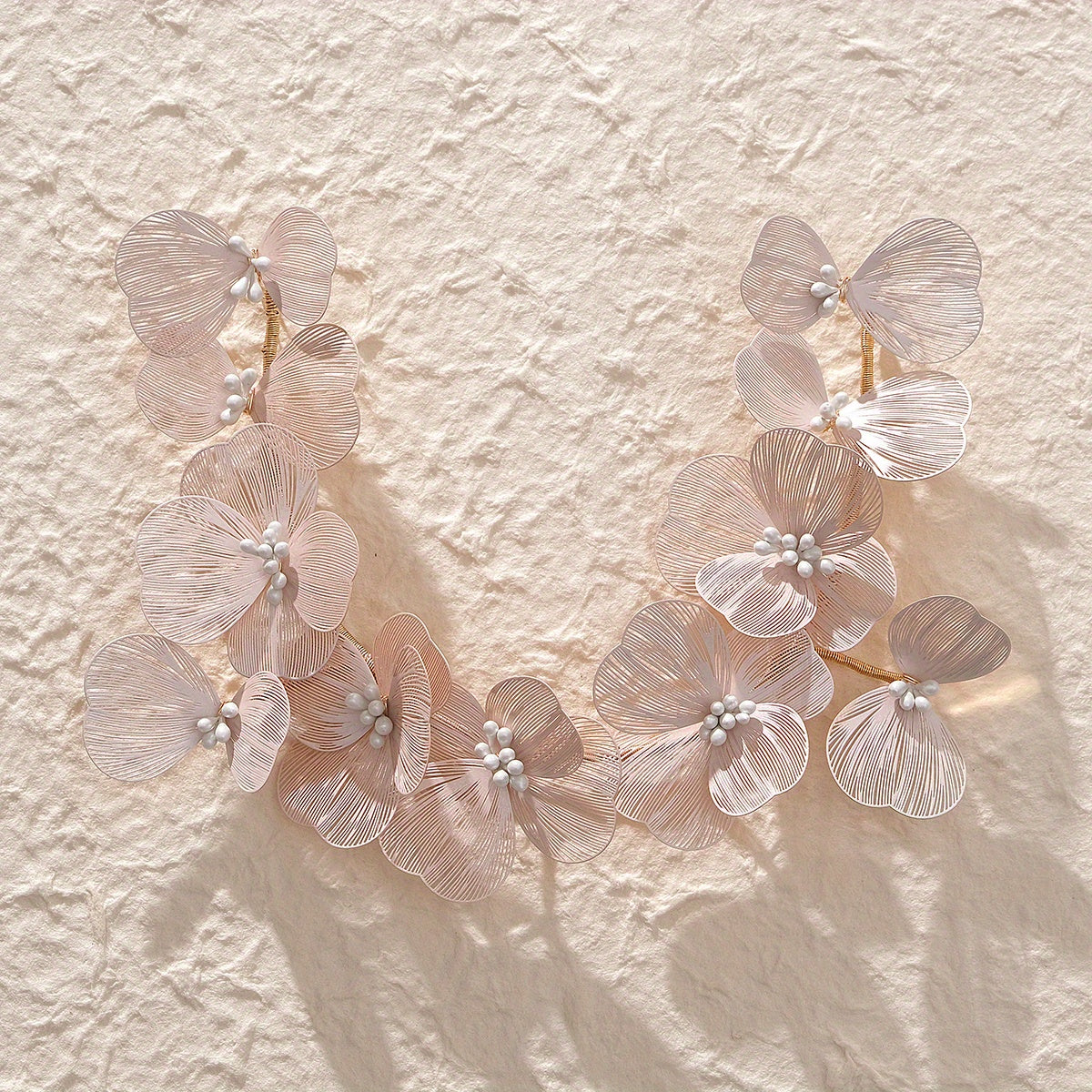 To'ylar uchun Barokko Gul Faux Marjonlar bilan To'y Soch Boshqichi