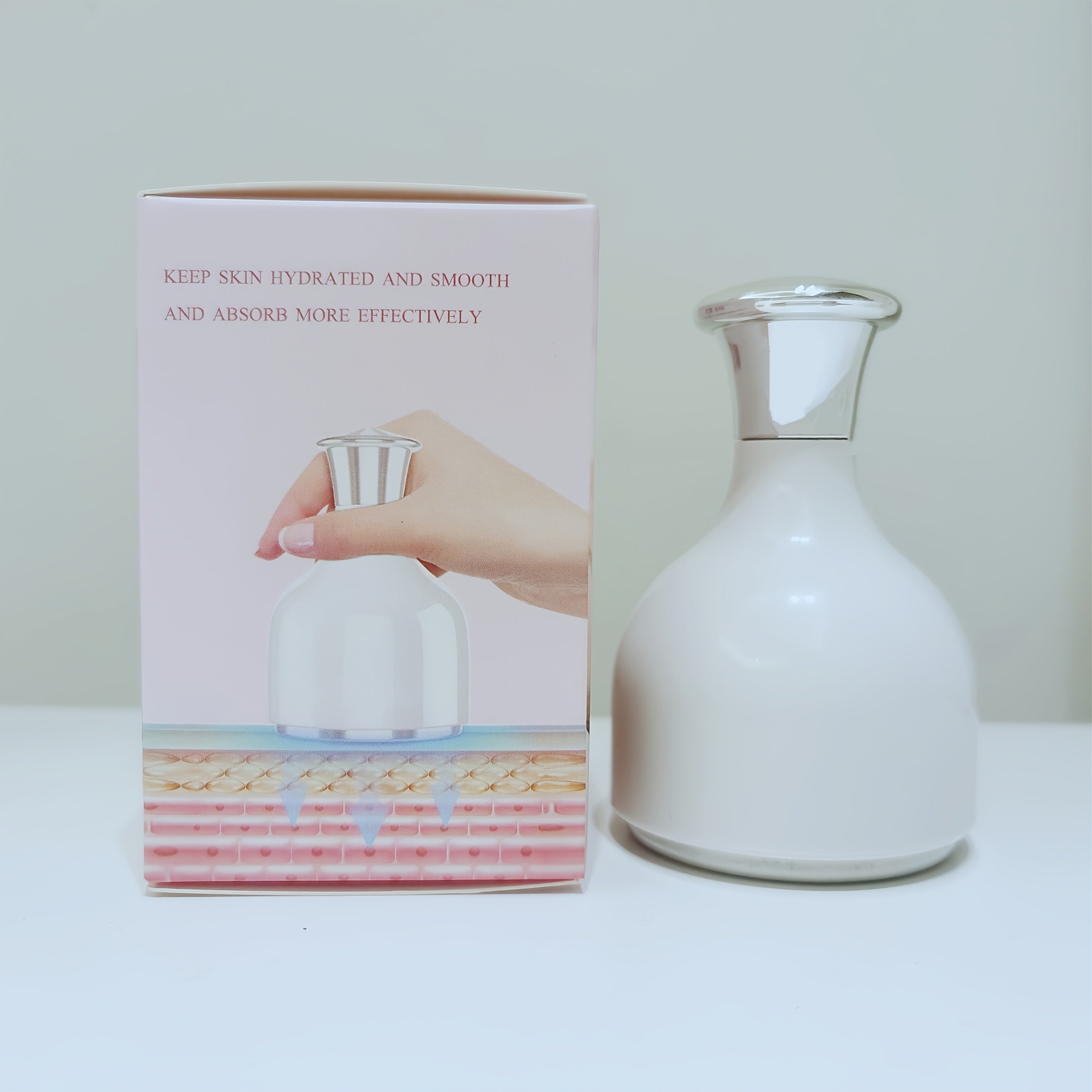 Мини-устройство для льдового компресса для лица, тонизирования и массажа, уменьшает поры и успокаивает кожу, беспроводное с индивидуальным конденсационным материалом, элегантный белый дизайн.