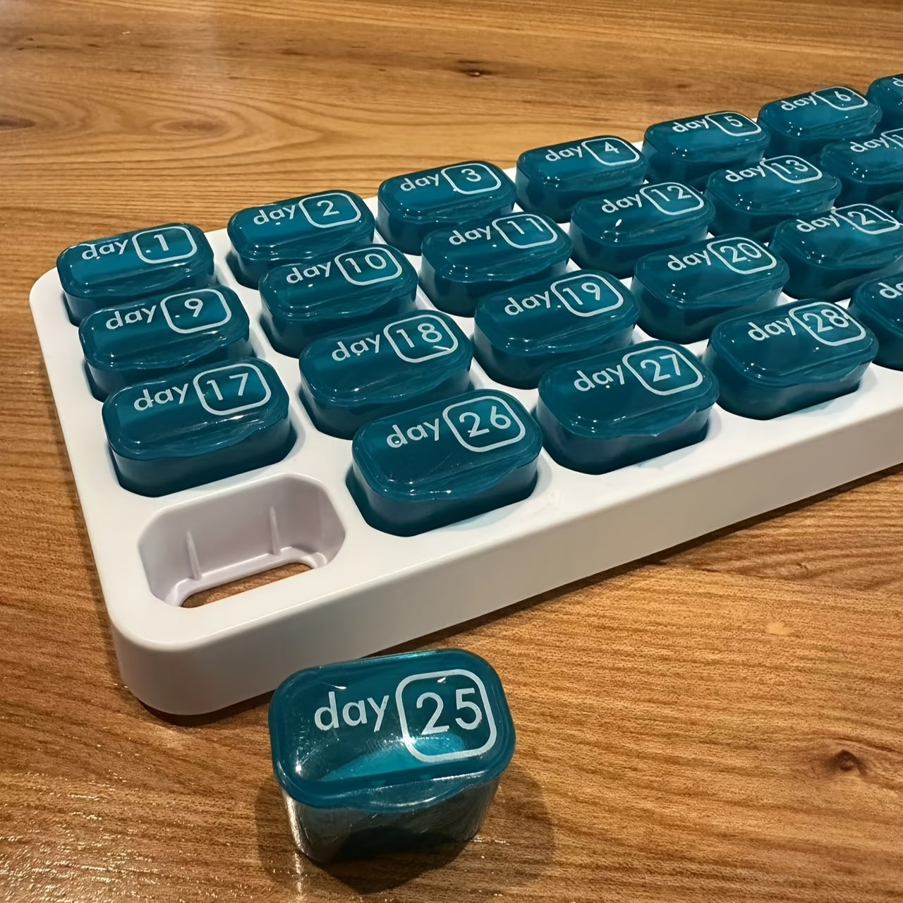 Deluxe 31-Day Pill Organizer Durable PP Material Portable with Removable Compartments