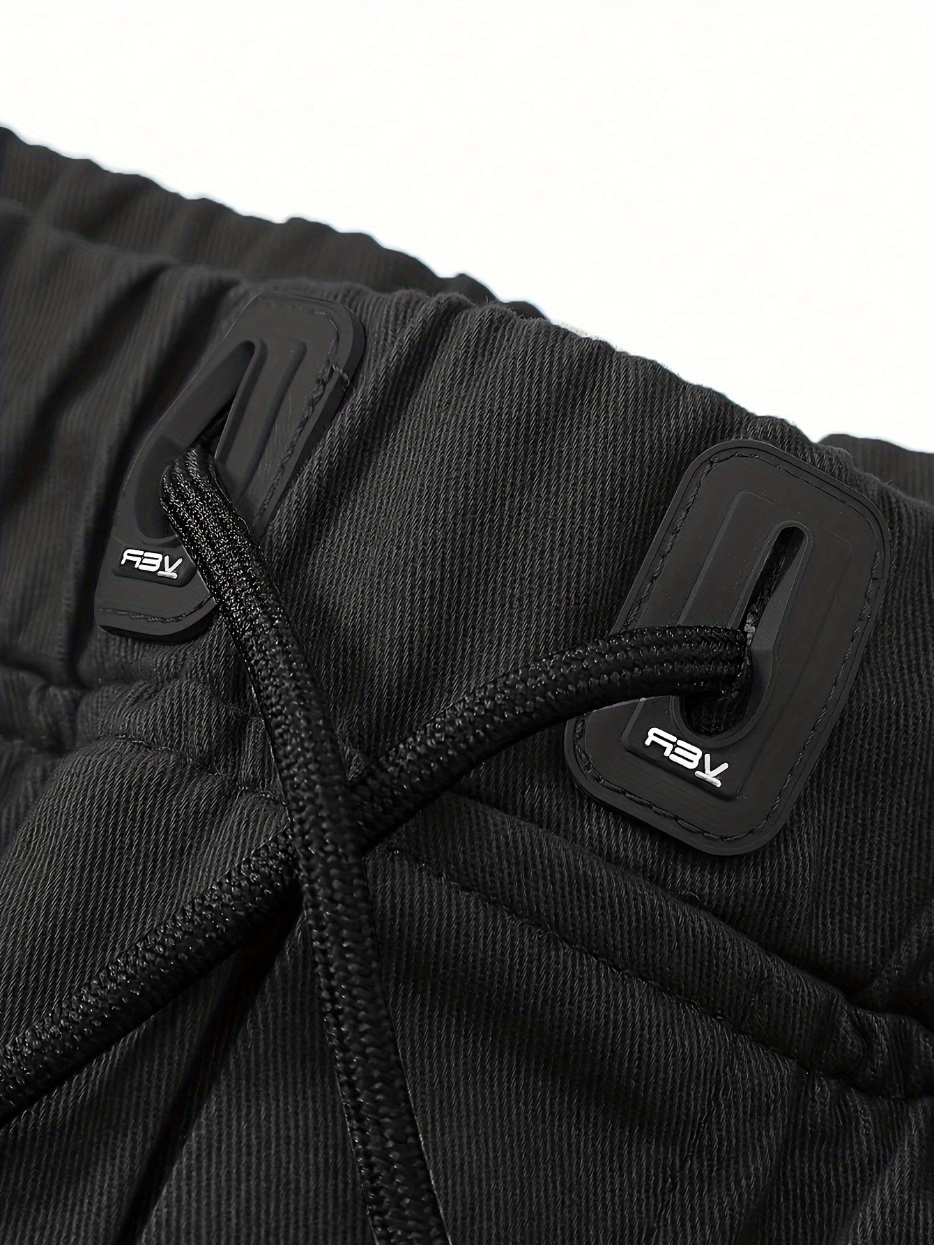 Erkaklar uchun plussiz o'lchamdagi bir rangli yuk shortlari, tortish ipi va cho'ntaklar bilan, tasodifiy uslubda