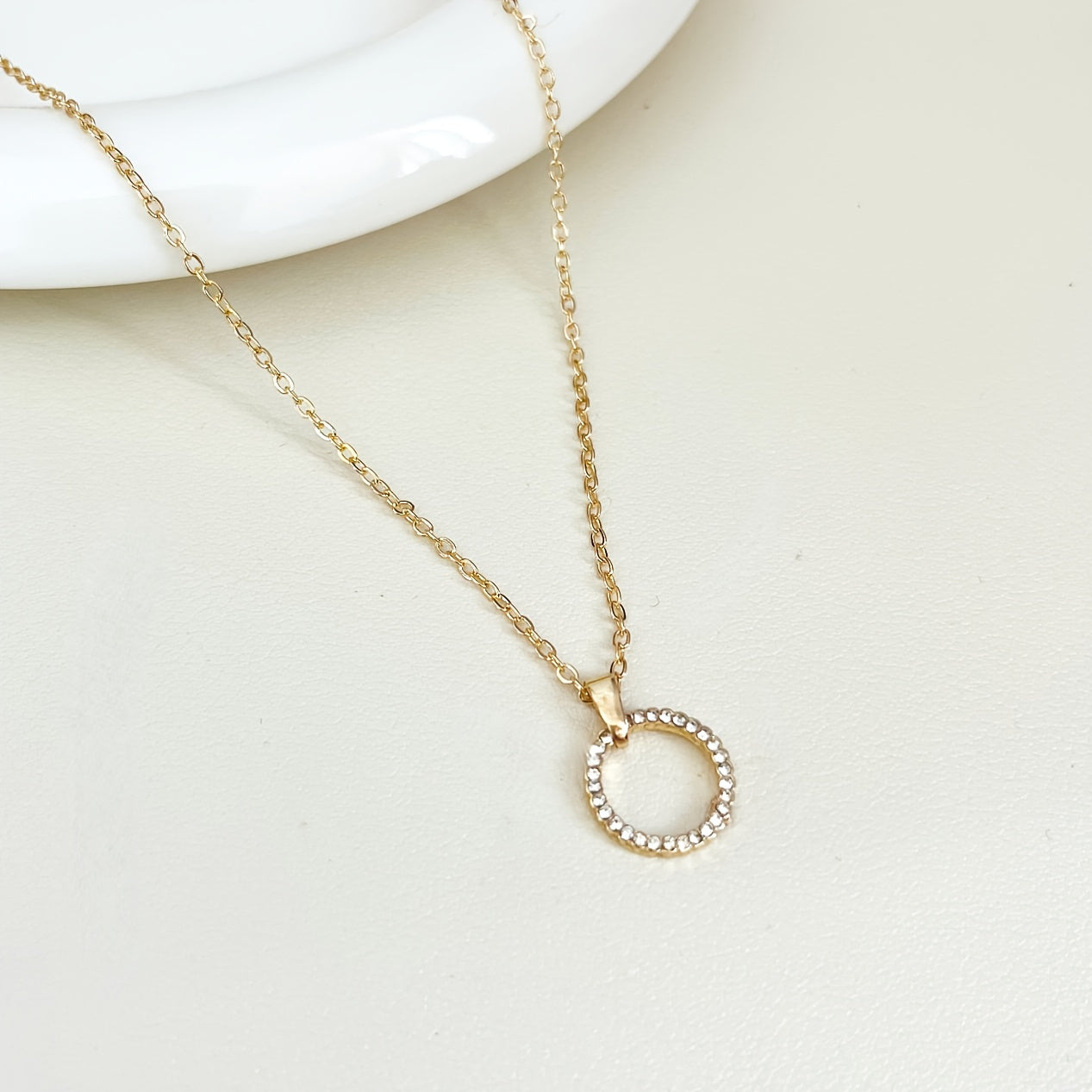 Ayollar uchun minimalistik stud taqinchoqlari, rhinestone halo bilan, zink alloy, kundalik kiyim uchun