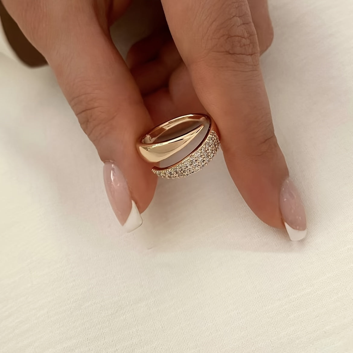Anillo de ala estilo bohemio con zirconia de imitación, chapado en oro, aleación de zinc ajustable, joyería para uso casual y de fiesta