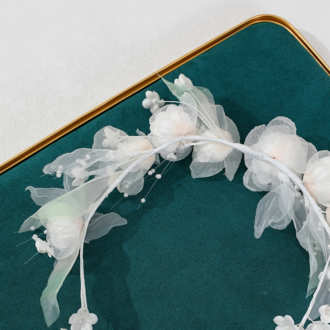 Gulchambar bilan bezatilgan to'y soch aksessuari, marosimlar uchun marjonlar bilan to'y soch taqilishi