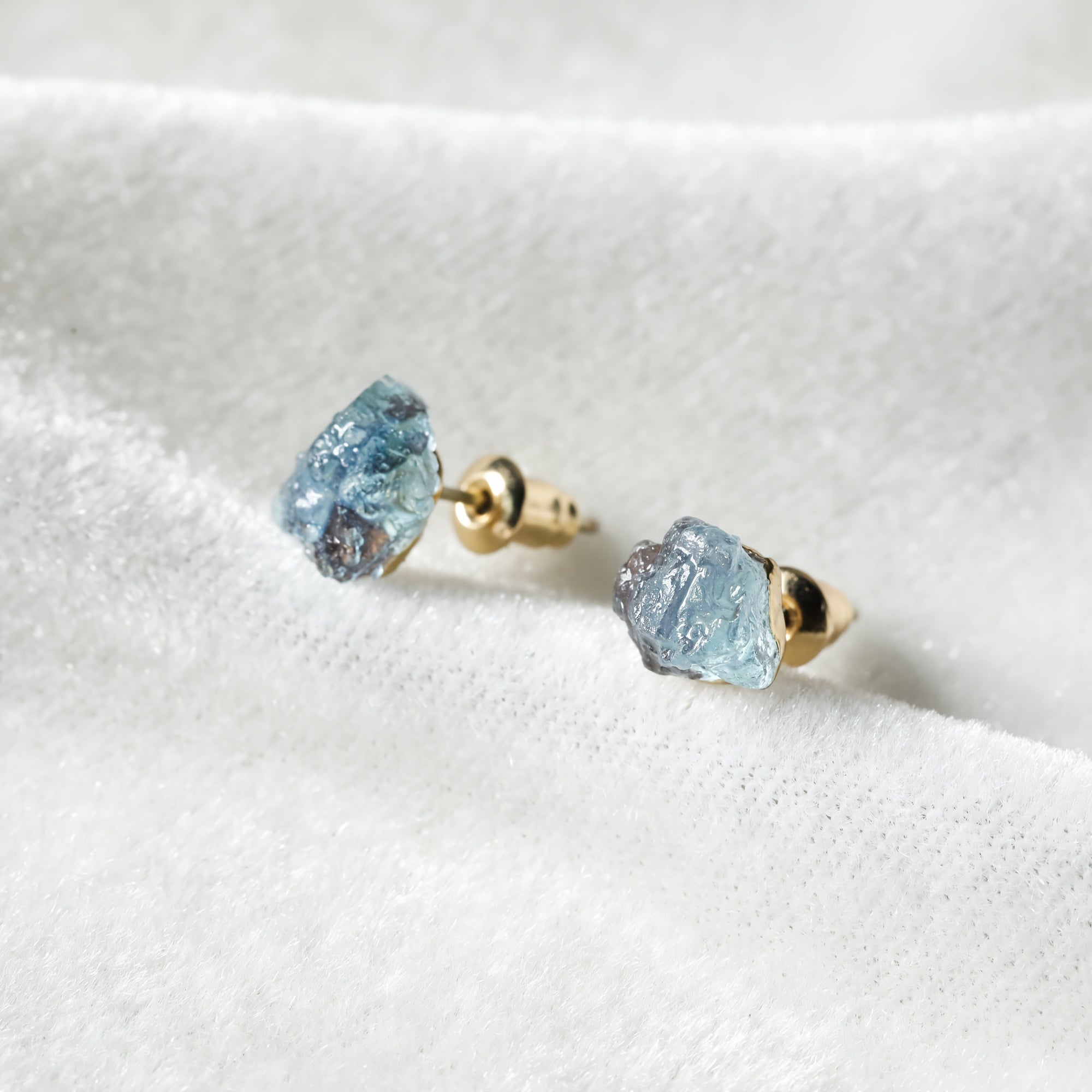 Chic Boho 925 Silver Stud Earrings with Chalcedony Gemstone, Perfect for Everyday and Parties, Bohemian Style Earrings, Natural Chalcedony Stone, Ideal for Daily Wear, Boho-Chic Stud Earrings