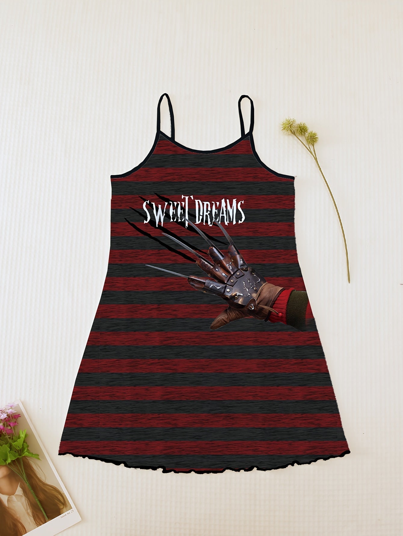 Camisón de mujer a rayas con ribete de lechuga en el cuello redondo y microelástico de poliéster