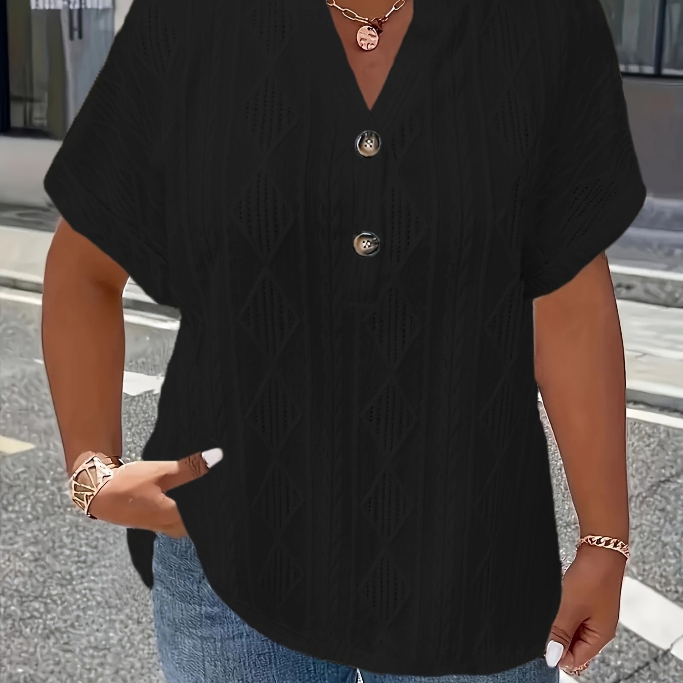 Plus o'lcham ayollar uchun yengil yashil jacquard V-shakli bo'yinli qisqa yengli bluz