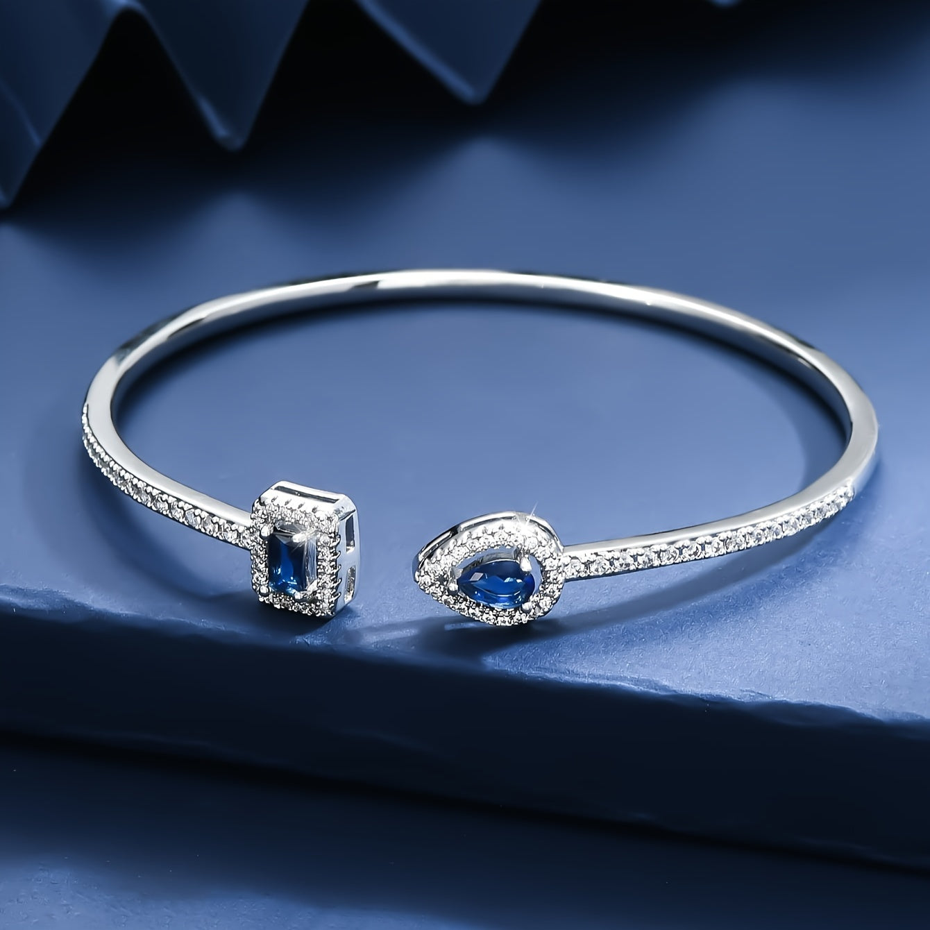 Zirkoniya bilan chiroyli porloq bilaguzuk - Ayollar uchun romantik kechalar, tug'ilgan kun yoki yubileyda mukammal sovg'a