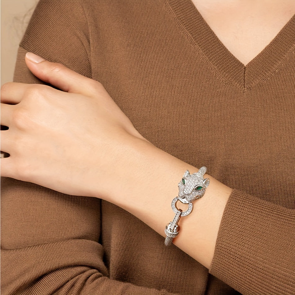 Pulsera de plata de ley con dije de cabeza de leopardo y detalles de zirconia para mujer