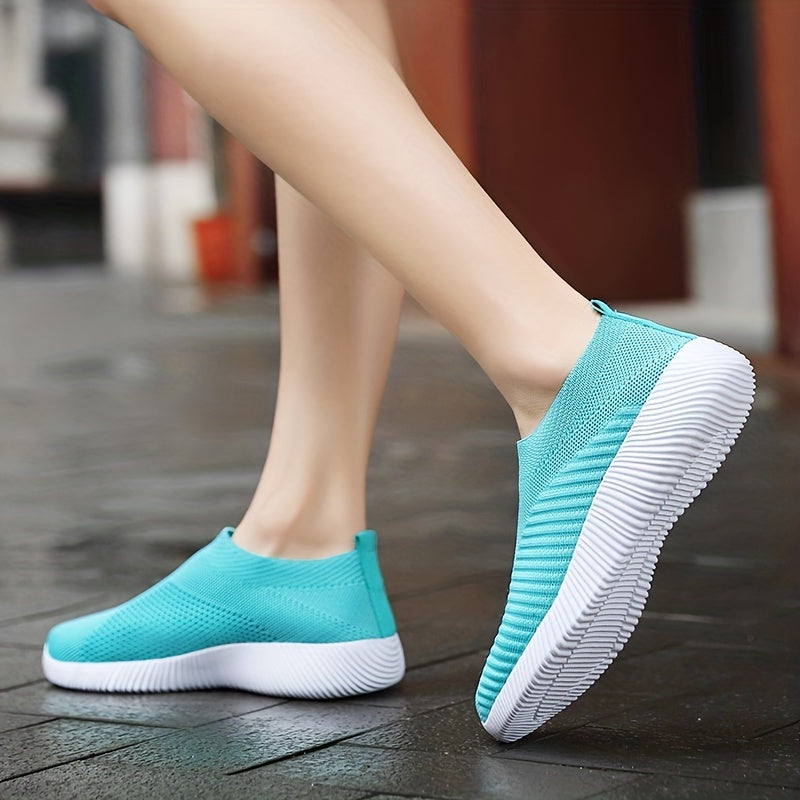 Ayollar uchun kundalik nafas oladigan slip-on sport poyabzali, bir rangda yurish uchun