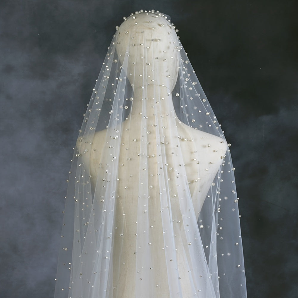 Qoʻlda yuvish parvarishi bilan toʻy voil uchun marjon bilan bezatilgan