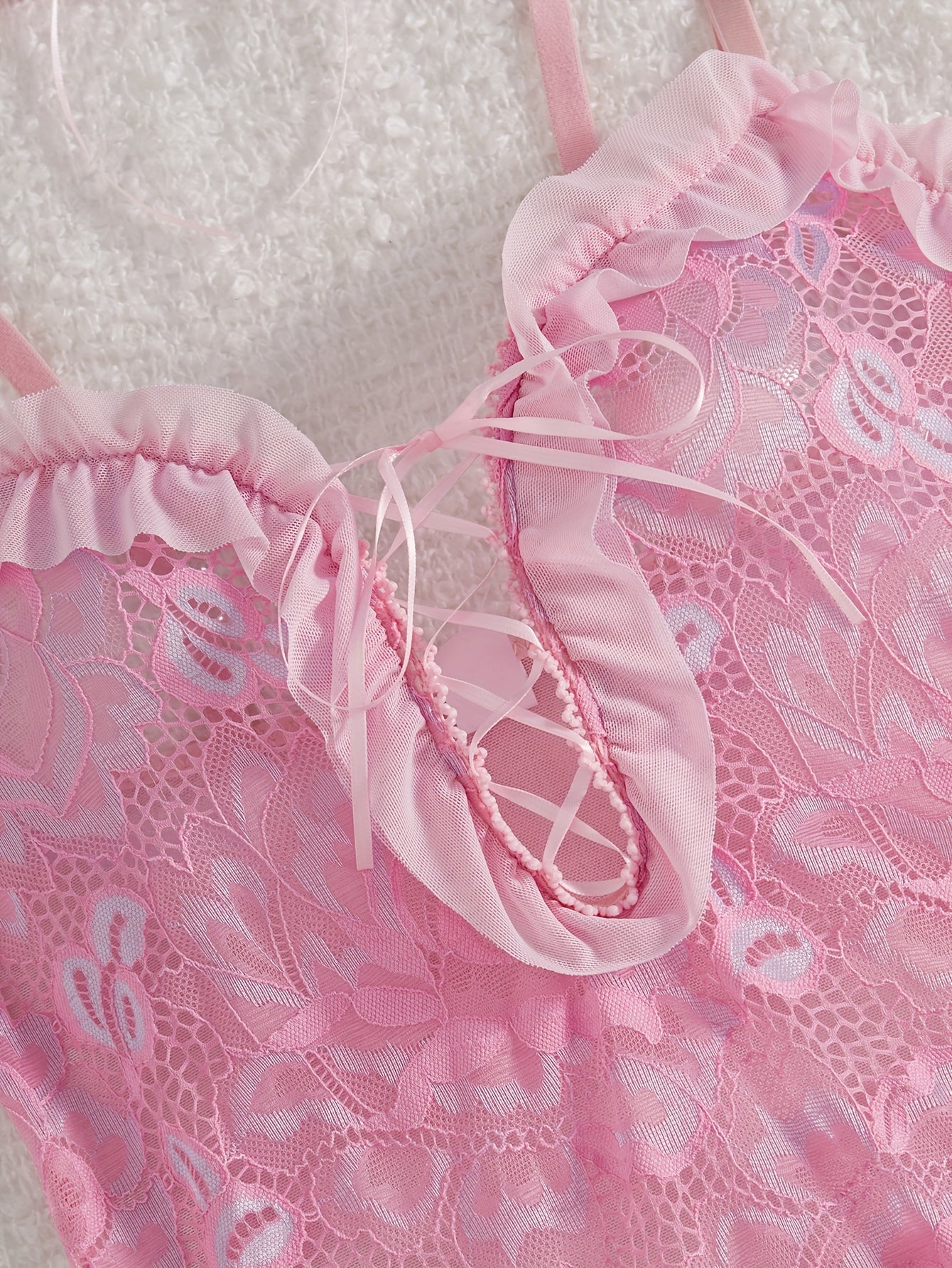 Cho'ziluvchan, ruffle detali bilan dantel bodysuit. Yarim shaffof, rangli blok dizayni, qo'l bilan yuvish mumkin. Ayollar uchun ichki kiyim PDYY240709.